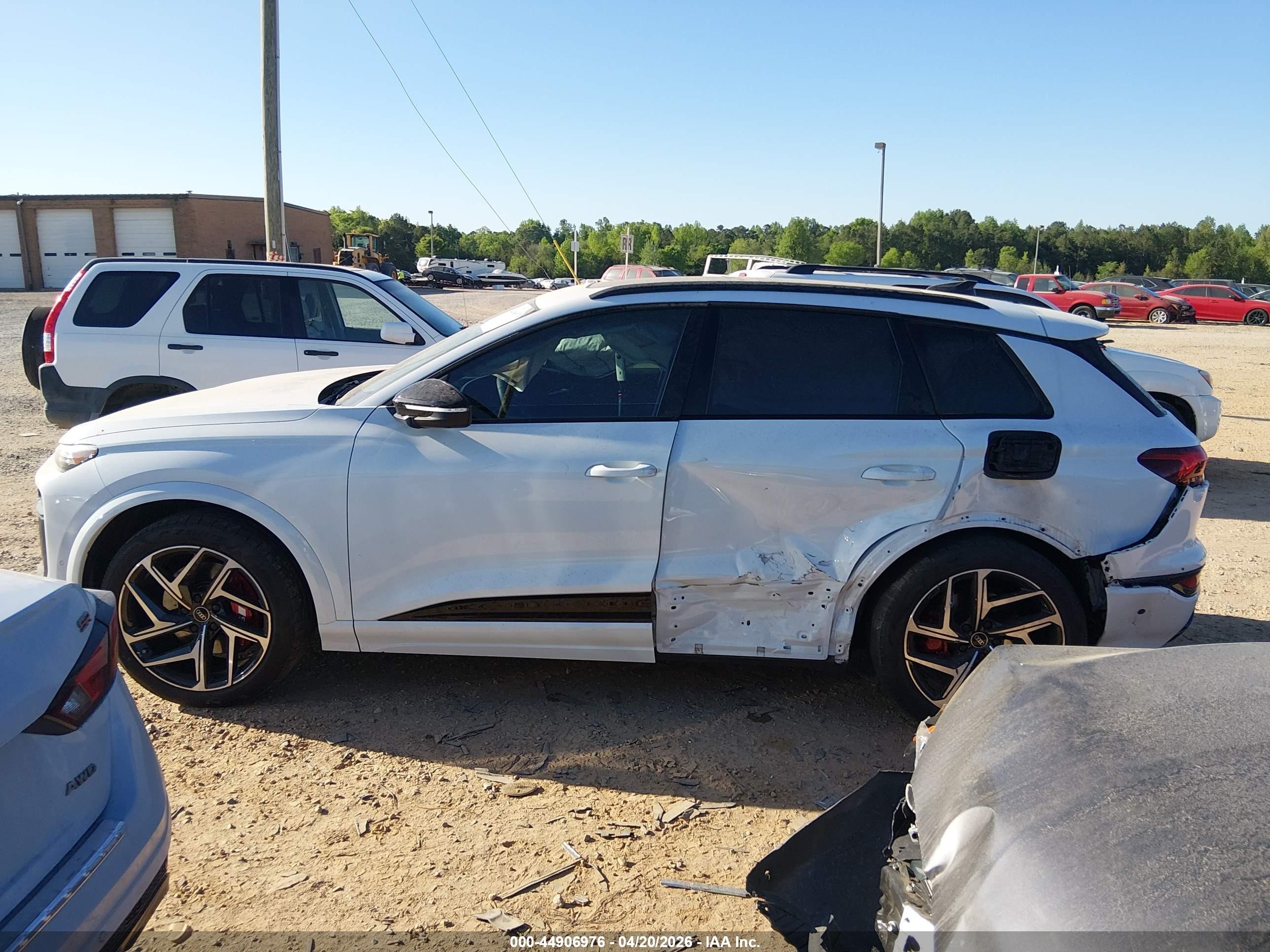 2025 Audi Sq6 E-tron Prestige Quattro White vin: WA135BGFXSA040646