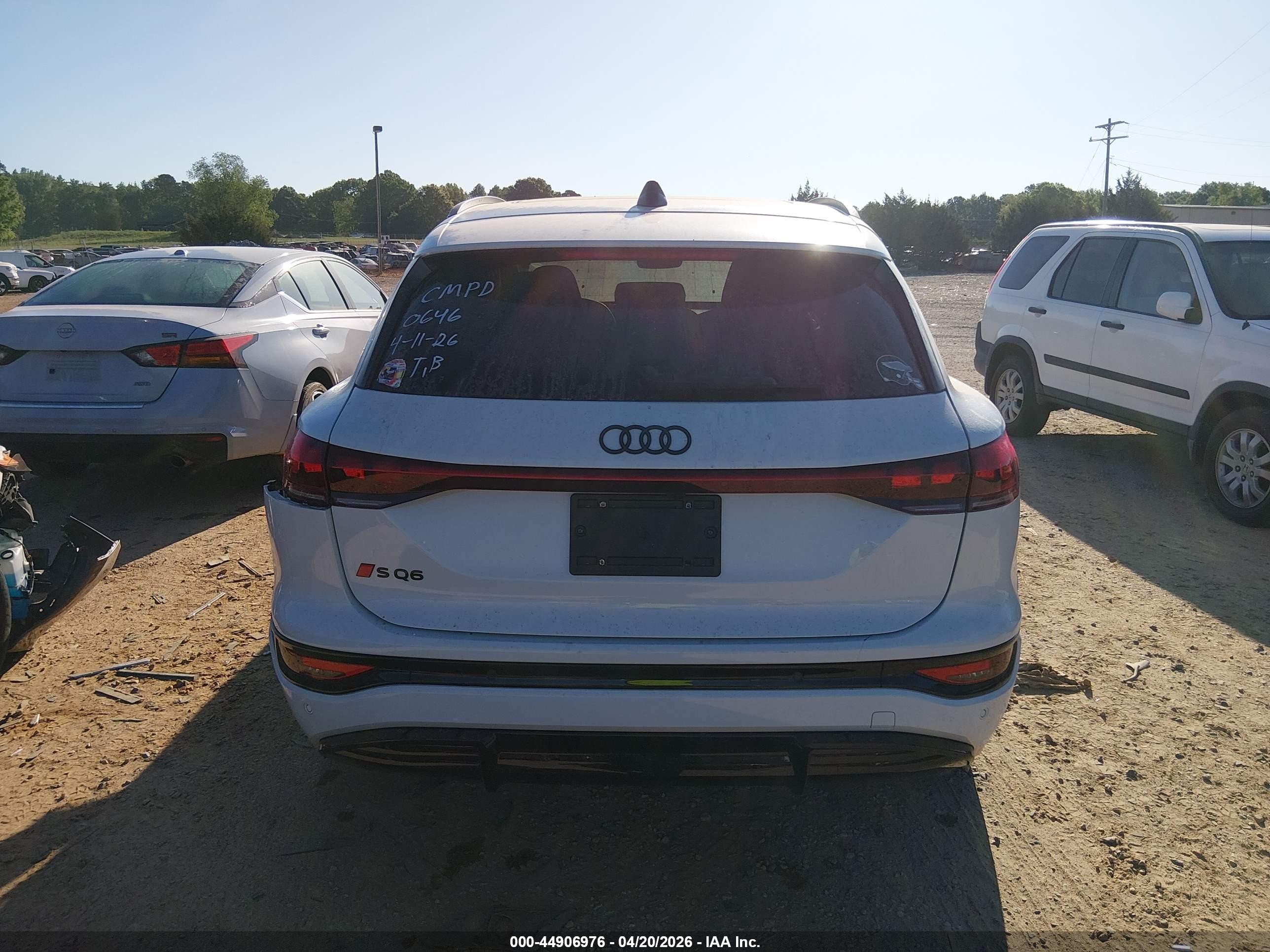 2025 Audi Sq6 E-tron Prestige Quattro White vin: WA135BGFXSA040646
