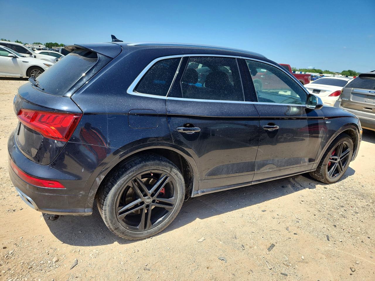 2018 Audi Sq5 Premium Plus Черный vin: WA1A4AFY1J2025159