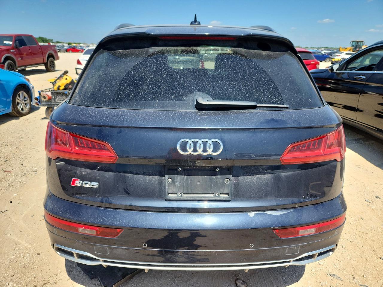 2018 Audi Sq5 Premium Plus Черный vin: WA1A4AFY1J2025159
