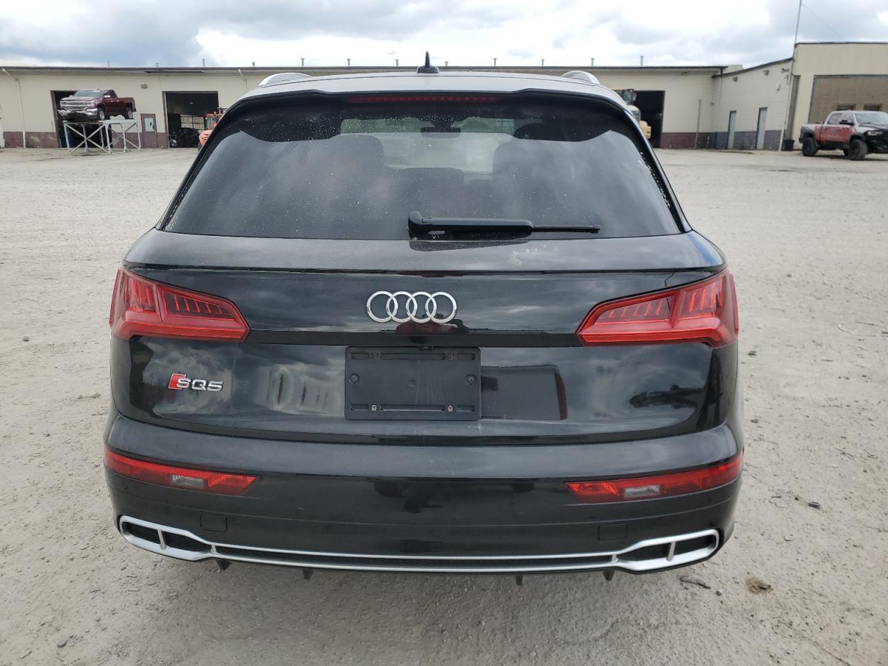 2018 Audi Sq5 Premium Plus Черный vin: WA1A4AFY2J2008032