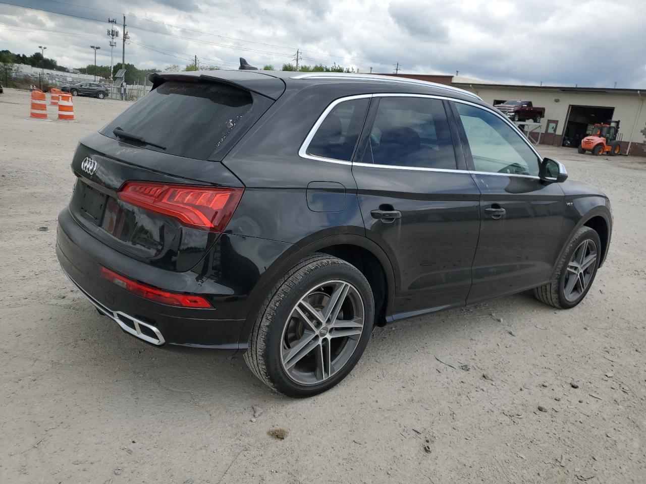 2018 Audi Sq5 Premium Plus Черный vin: WA1A4AFY2J2008032