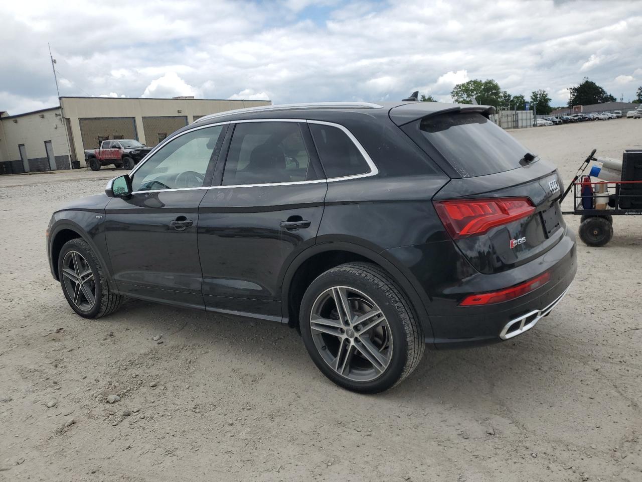 2018 Audi Sq5 Premium Plus Черный vin: WA1A4AFY2J2008032