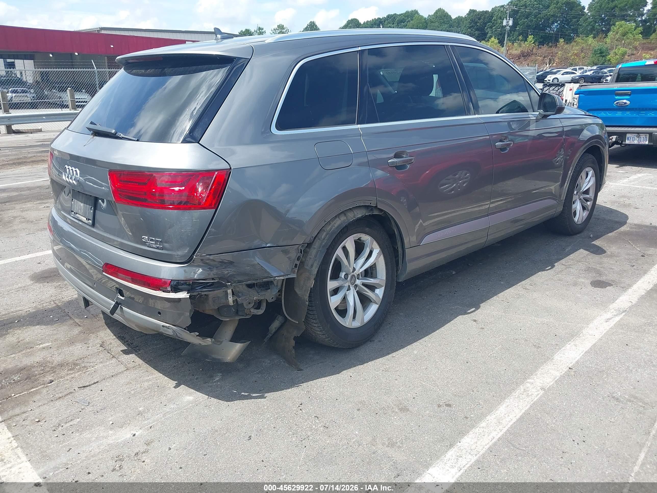 2018 Audi Q7 3.0t Premium Серый vin: WA1AAAF74JD001040