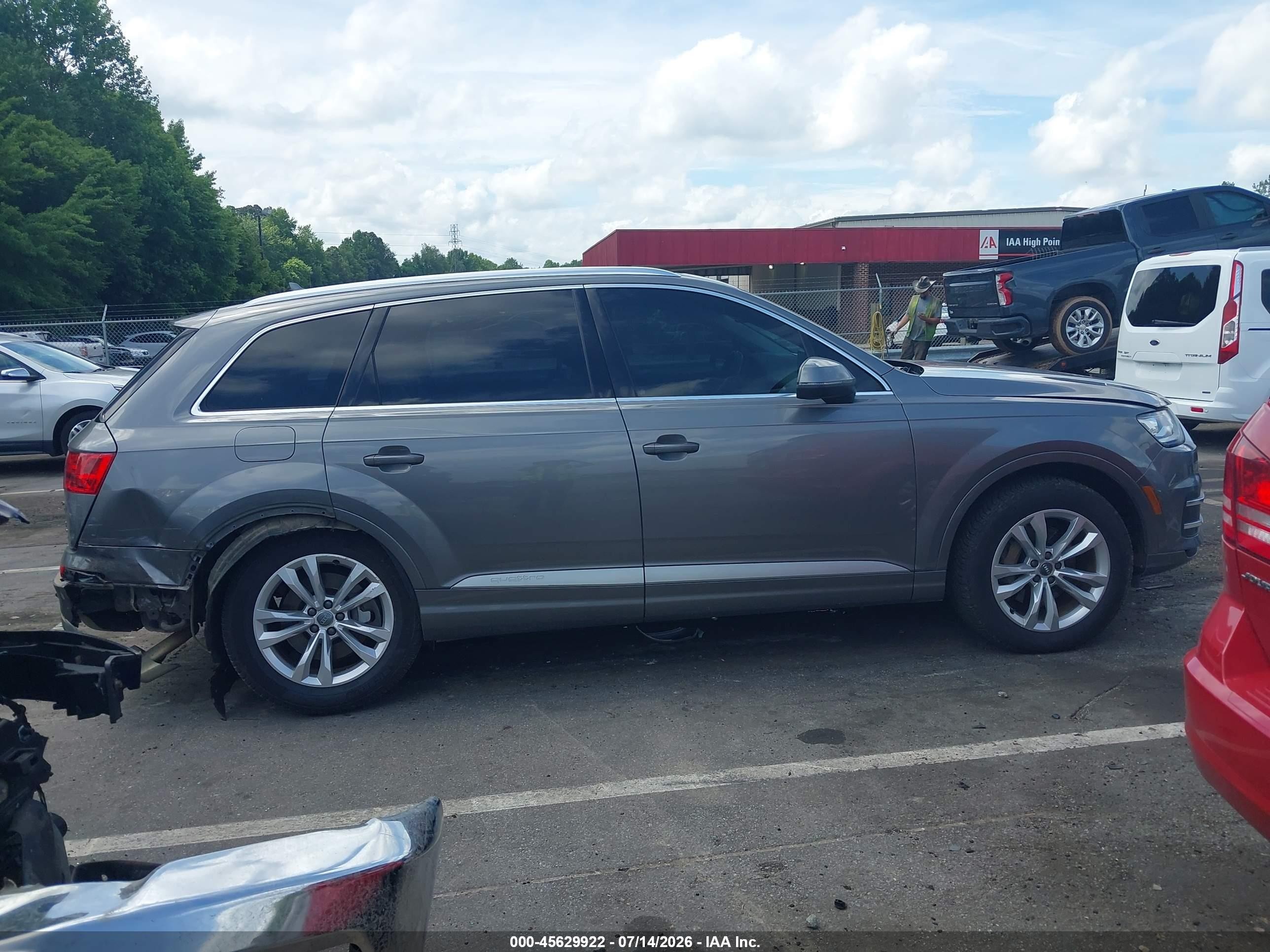 2018 Audi Q7 3.0t Premium Серый vin: WA1AAAF74JD001040