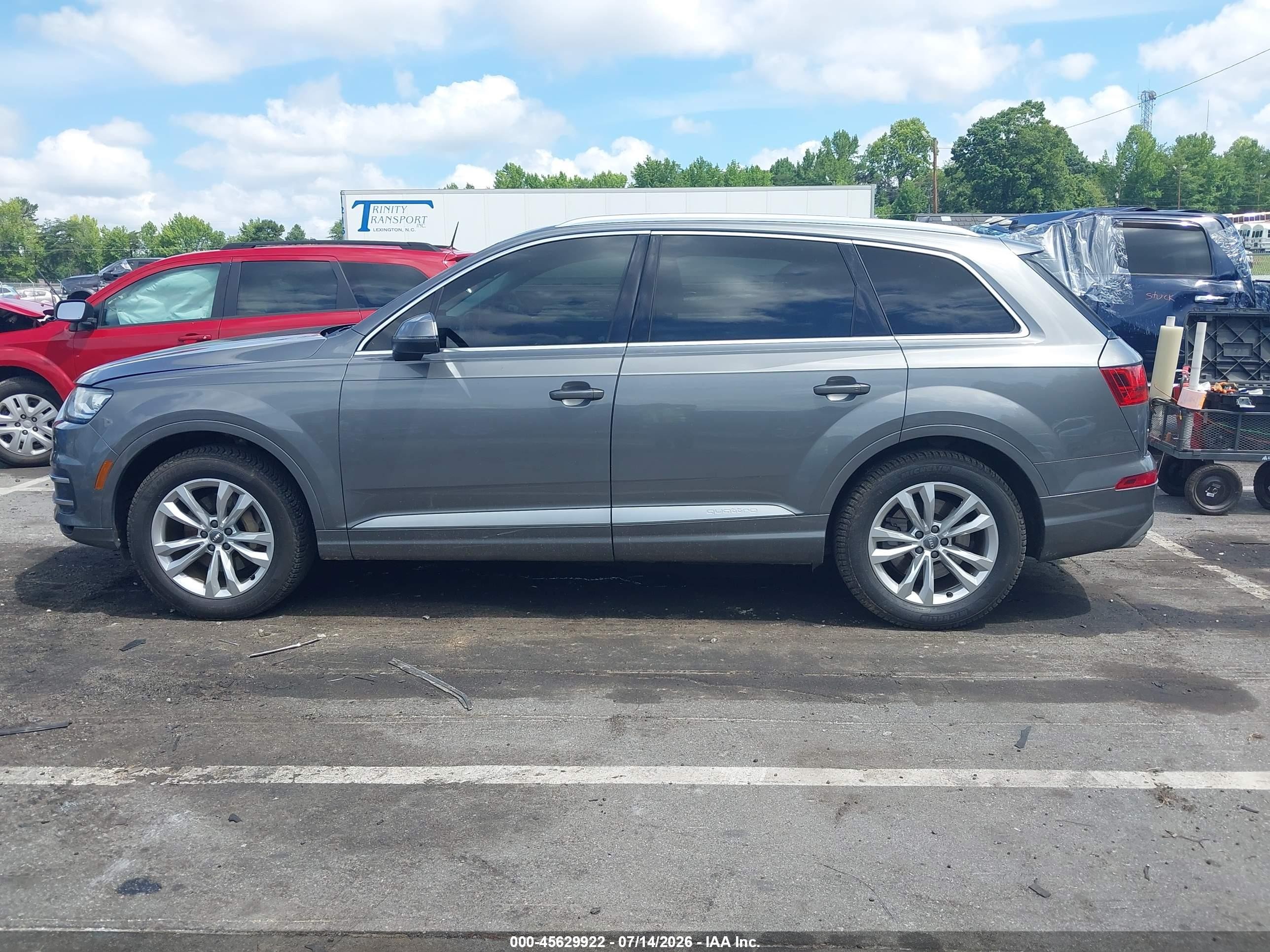 2018 Audi Q7 3.0t Premium Серый vin: WA1AAAF74JD001040