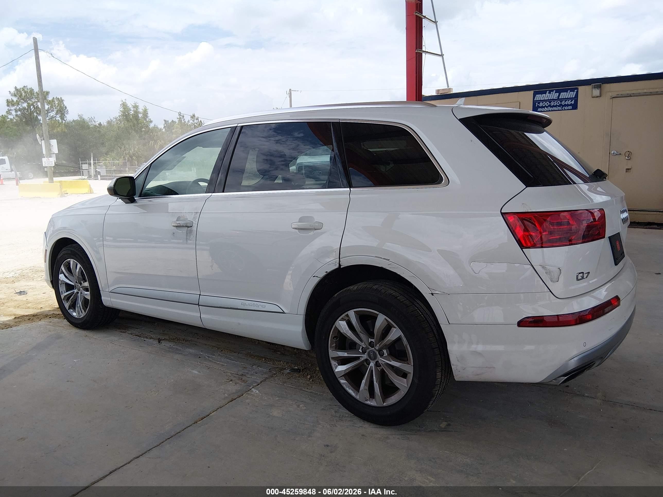 2018 Audi Q7 3.0t Premium White vin: WA1AAAF75JD005467