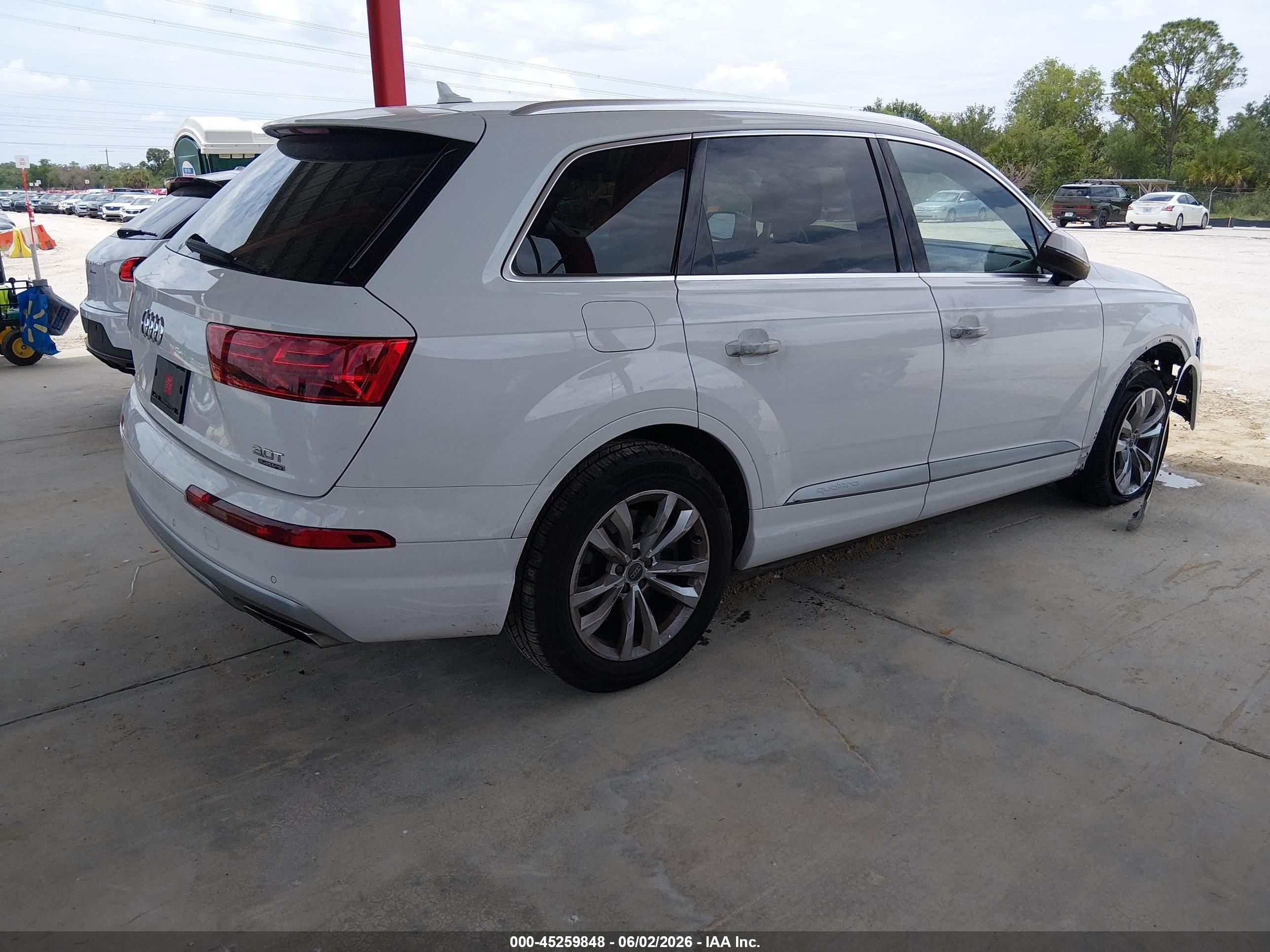 2018 Audi Q7 3.0t Premium White vin: WA1AAAF75JD005467
