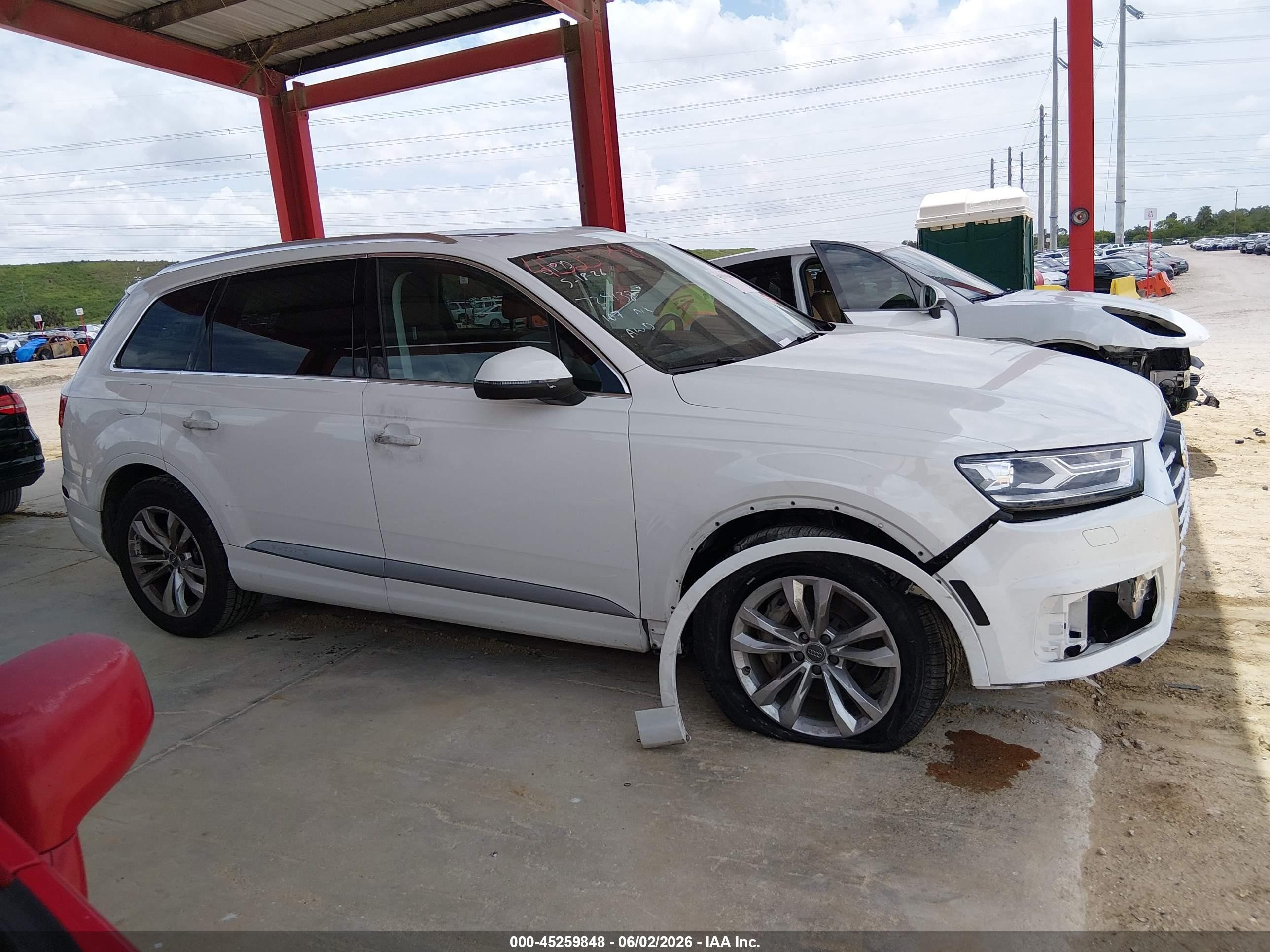 2018 Audi Q7 3.0t Premium White vin: WA1AAAF75JD005467