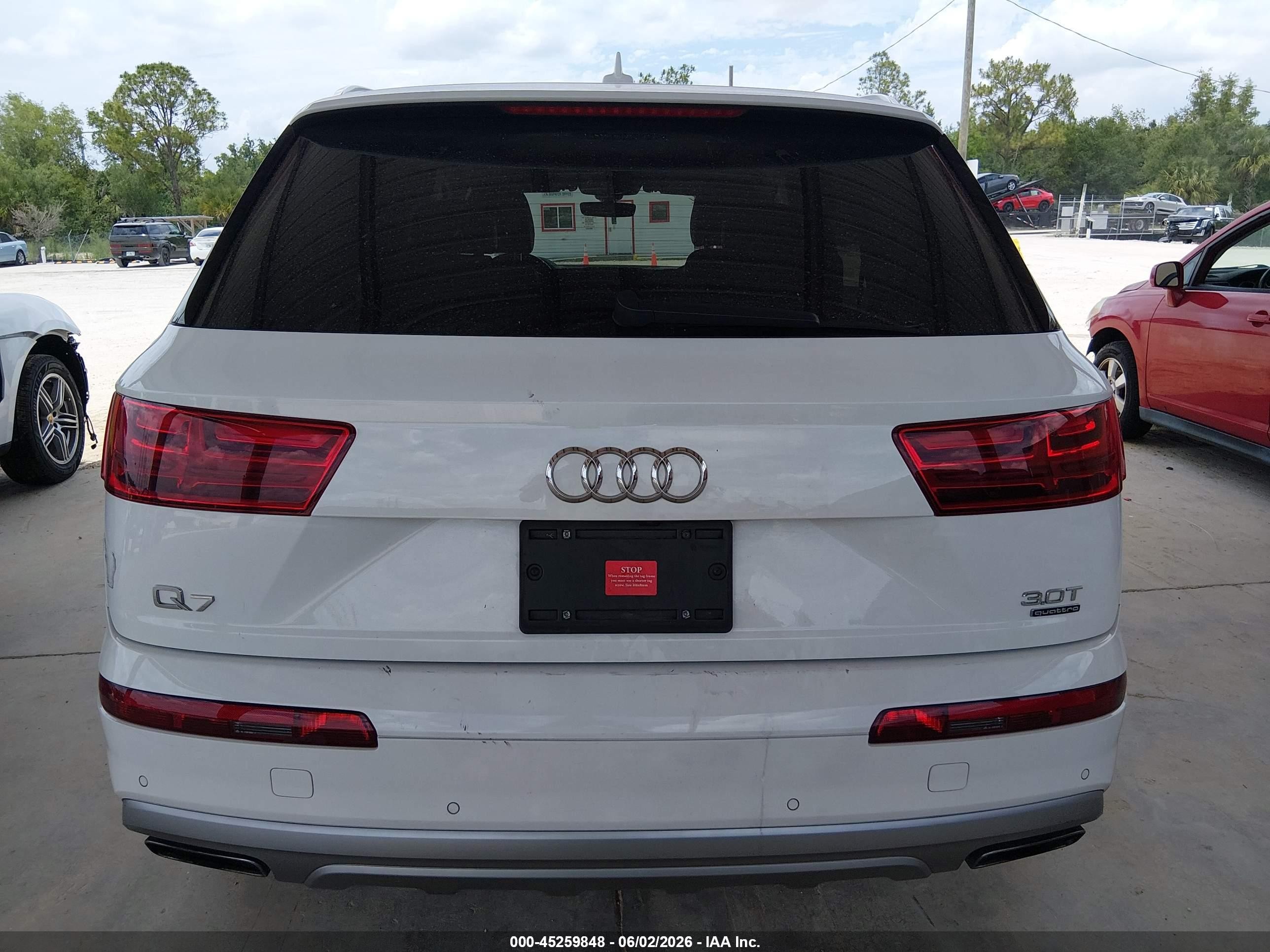 2018 Audi Q7 3.0t Premium White vin: WA1AAAF75JD005467