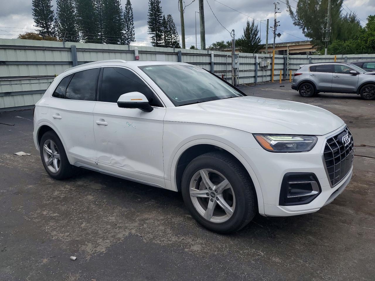 2021 Audi Q5 Premium White vin: WA1AAAFY0M2099749