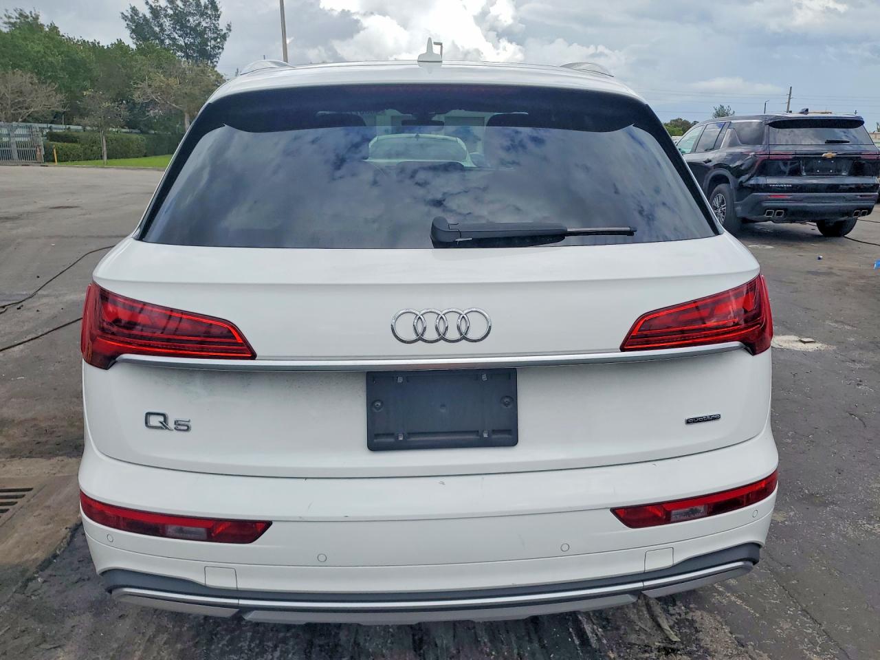 2021 Audi Q5 Premium White vin: WA1AAAFY0M2099749