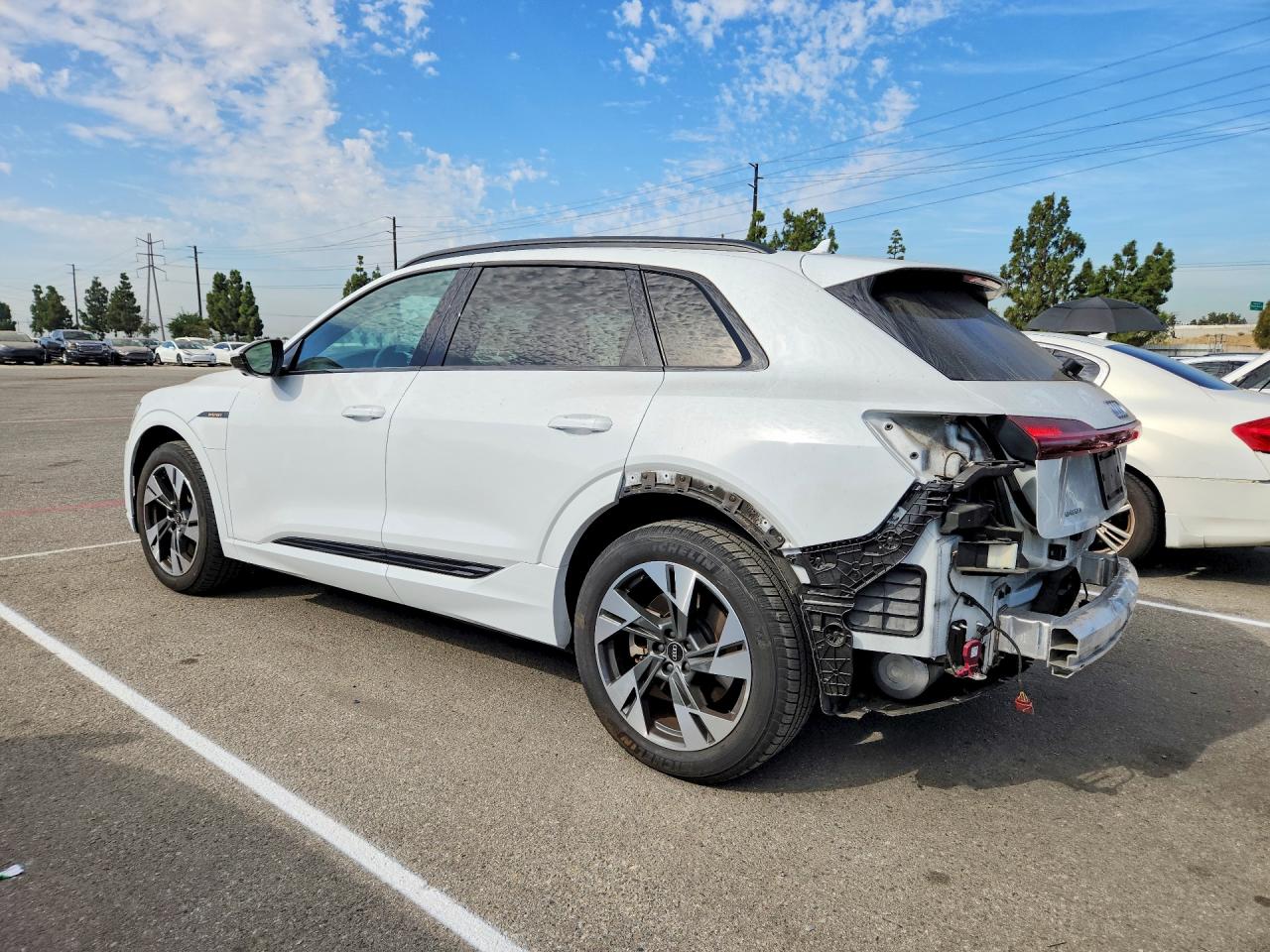 2021 Audi E-tron Premium White vin: WA1AAAGE5MB032441
