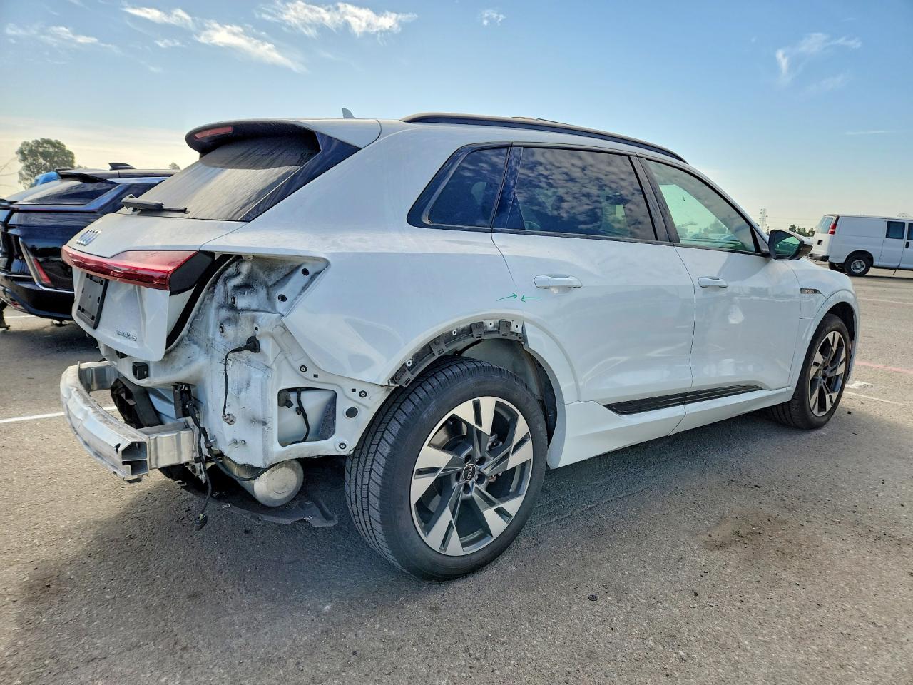 2021 Audi E-tron Premium White vin: WA1AAAGE5MB032441