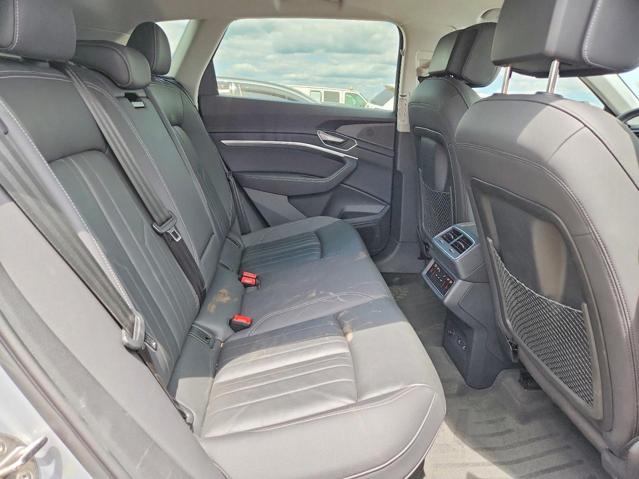 2022 Audi E-tron Premium Silver vin: WA1AAAGE8NB047453