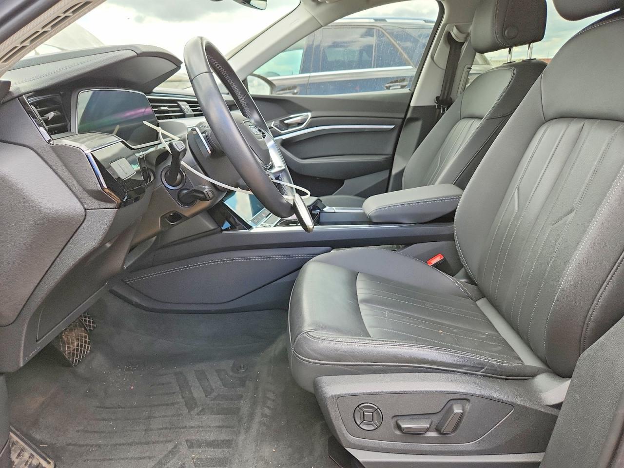 2022 Audi E-tron Premium Silver vin: WA1AAAGE8NB047453