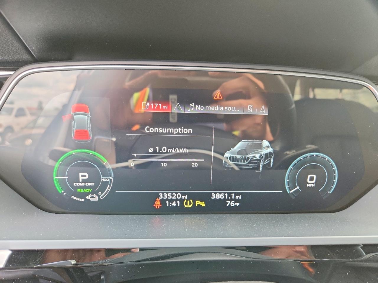 2022 Audi E-tron Premium Silver vin: WA1AAAGE8NB047453