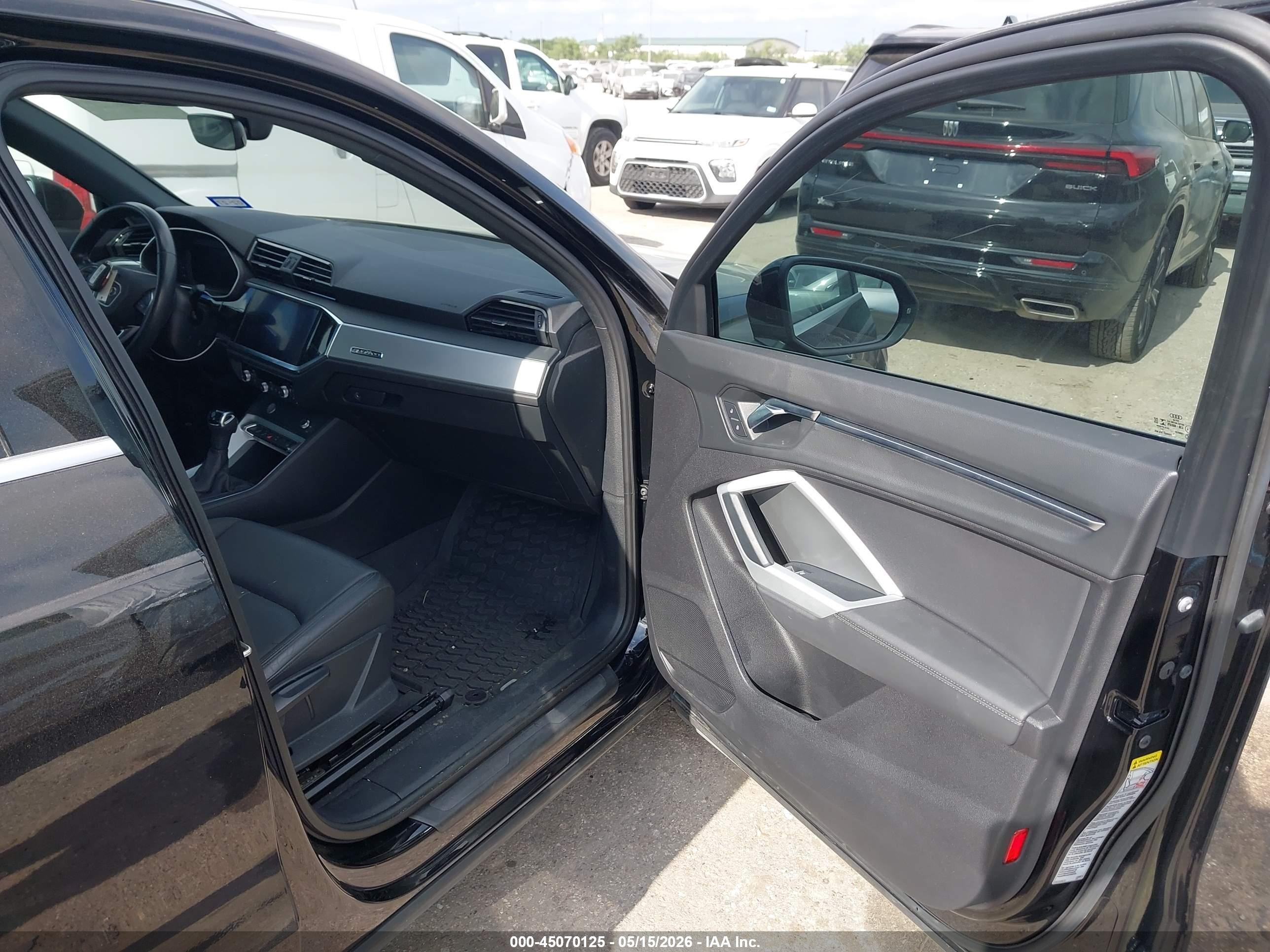 2020 Audi Q3 Premium 45 Tfsi Quattro Tiptronic Black vin: WA1AECF33L1108579