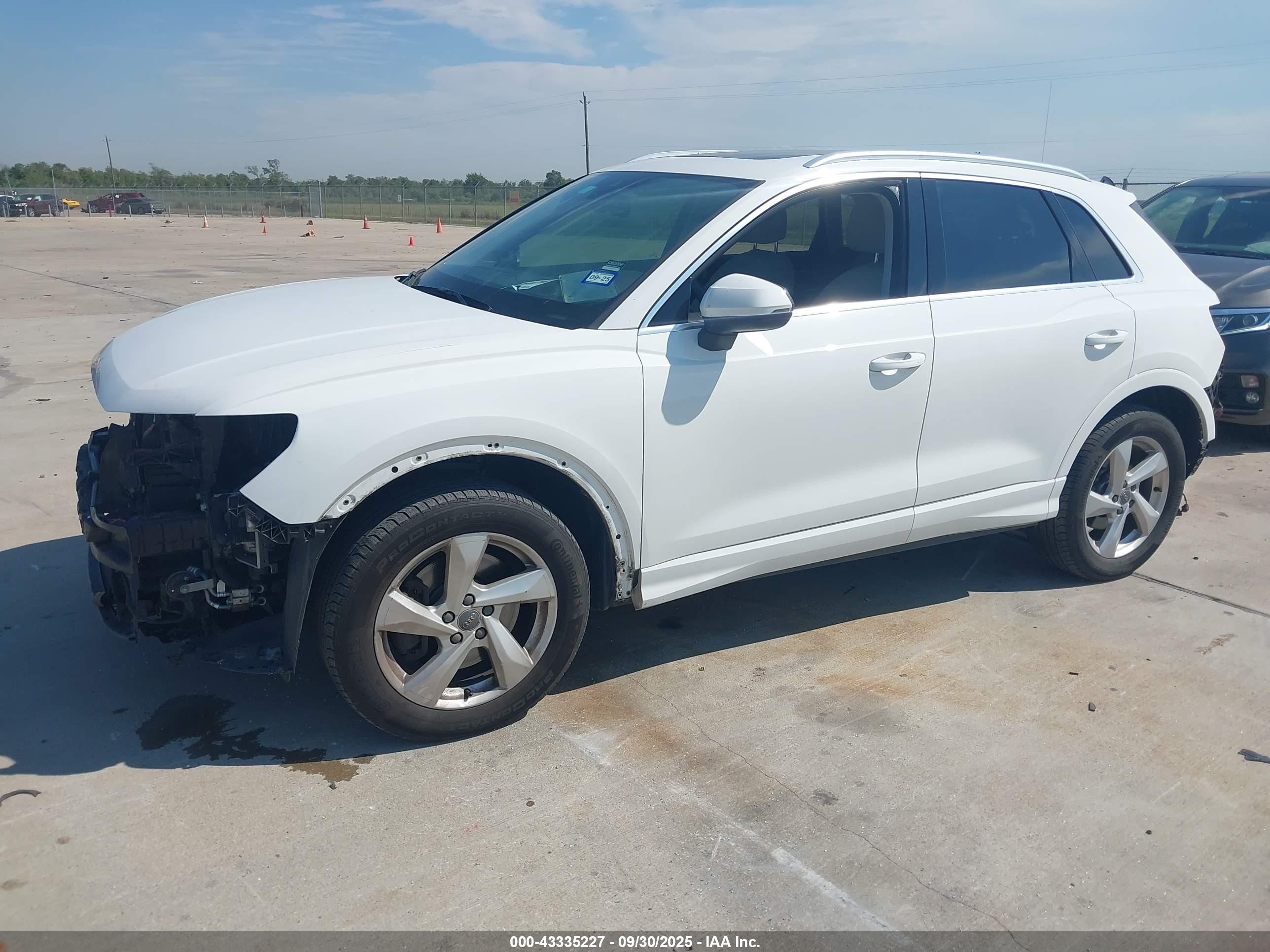 2019 Audi Q3 2.0t Premium White vin: WA1AECF39K1087851