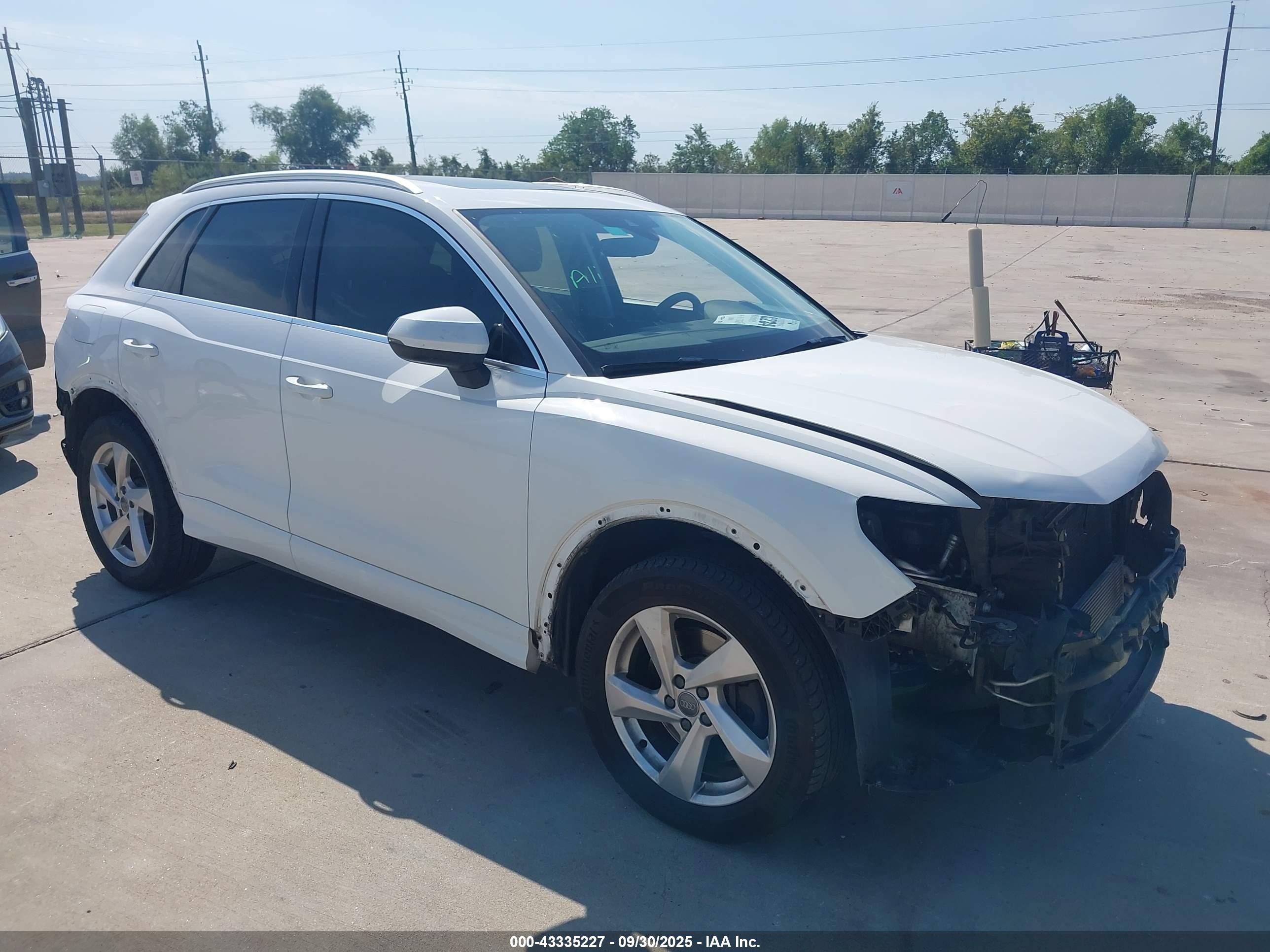 2019 Audi Q3 2.0t Premium White vin: WA1AECF39K1087851