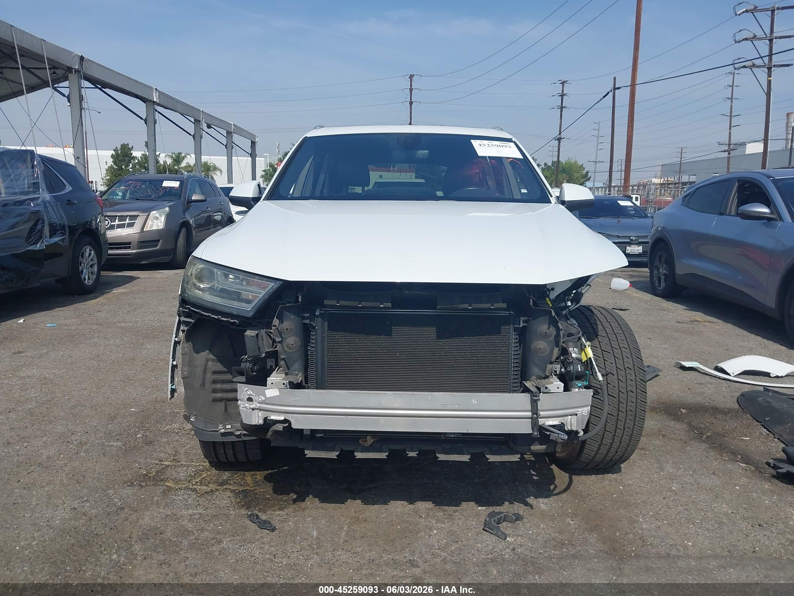 2019 Audi Q7 45 Premium/45 Se Premium Белый vin: WA1AHAF79KD029915