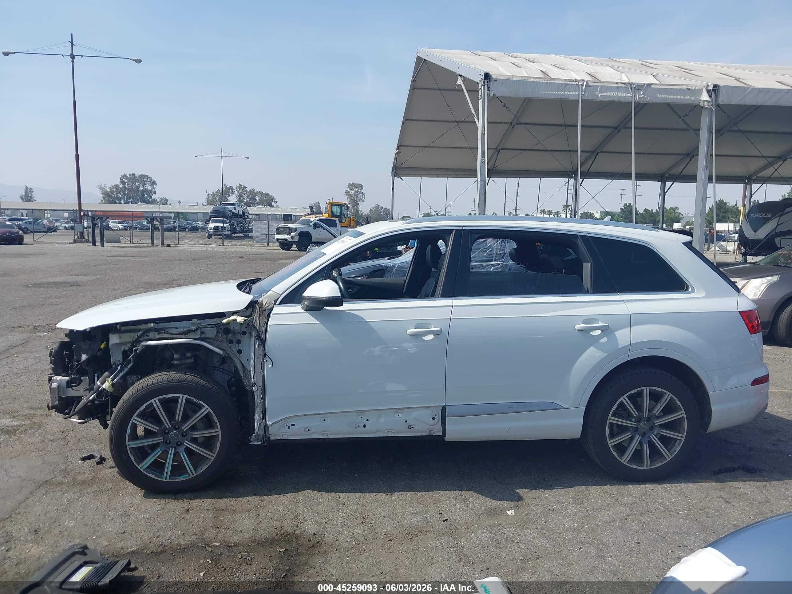 2019 Audi Q7 45 Premium/45 Se Premium Белый vin: WA1AHAF79KD029915