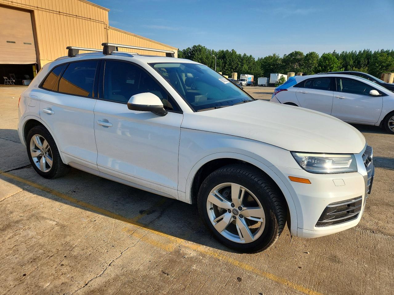 2018 Audi Q5 Premium White vin: WA1ANAFY9J2010115