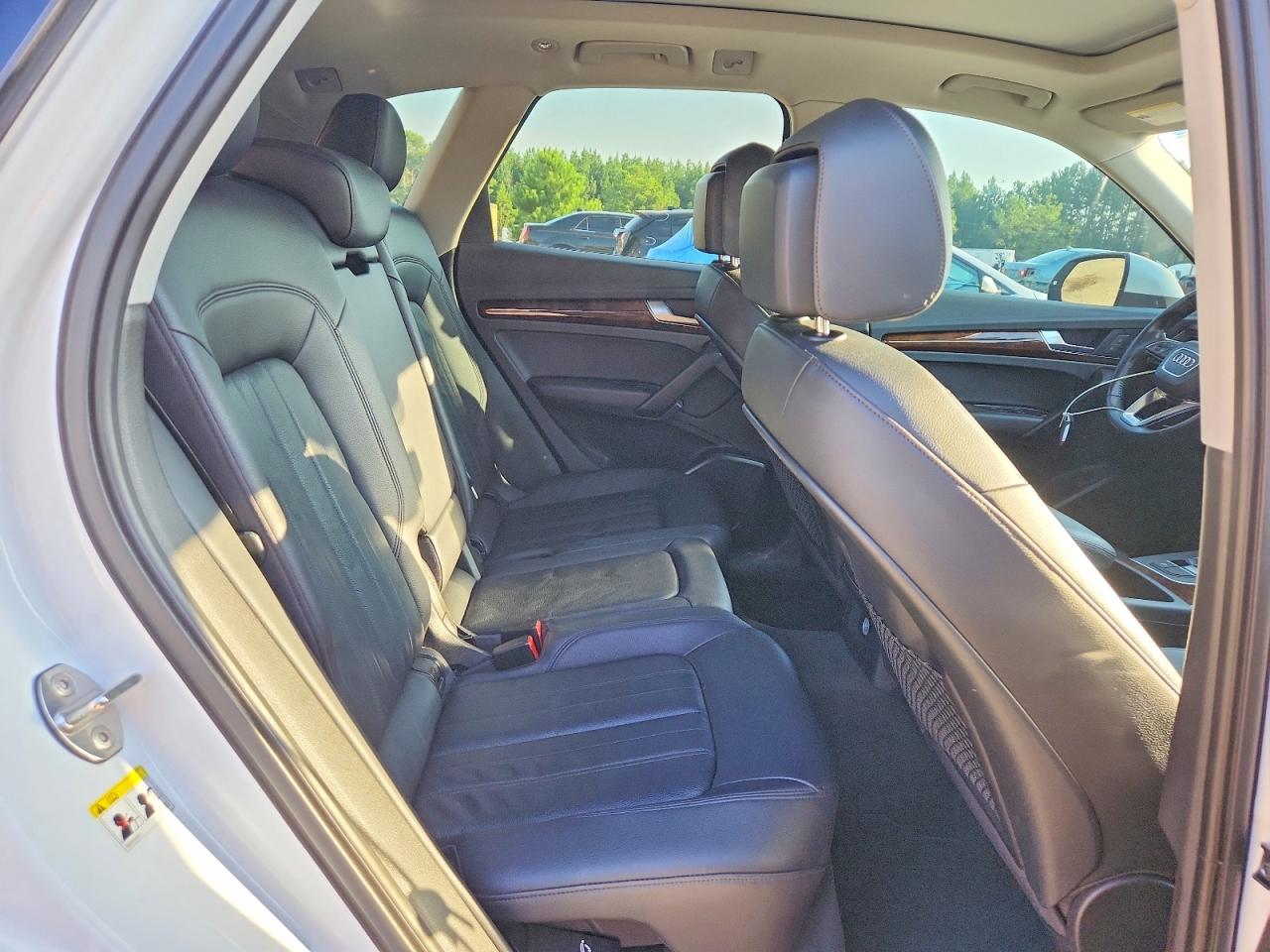 2018 Audi Q5 Premium White vin: WA1ANAFY9J2010115