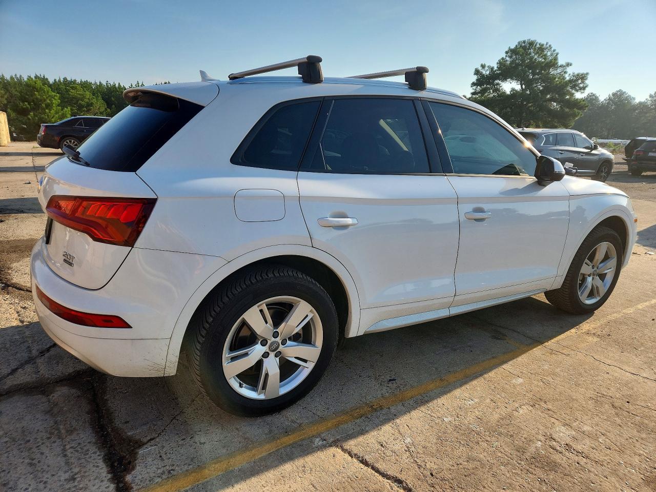 2018 Audi Q5 Premium White vin: WA1ANAFY9J2010115