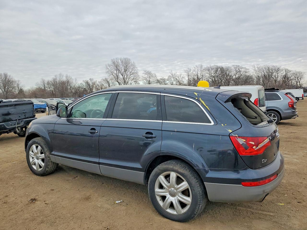 2007 Audi Q7 4.2 Quattro Blue vin: WA1AV74L77D026658