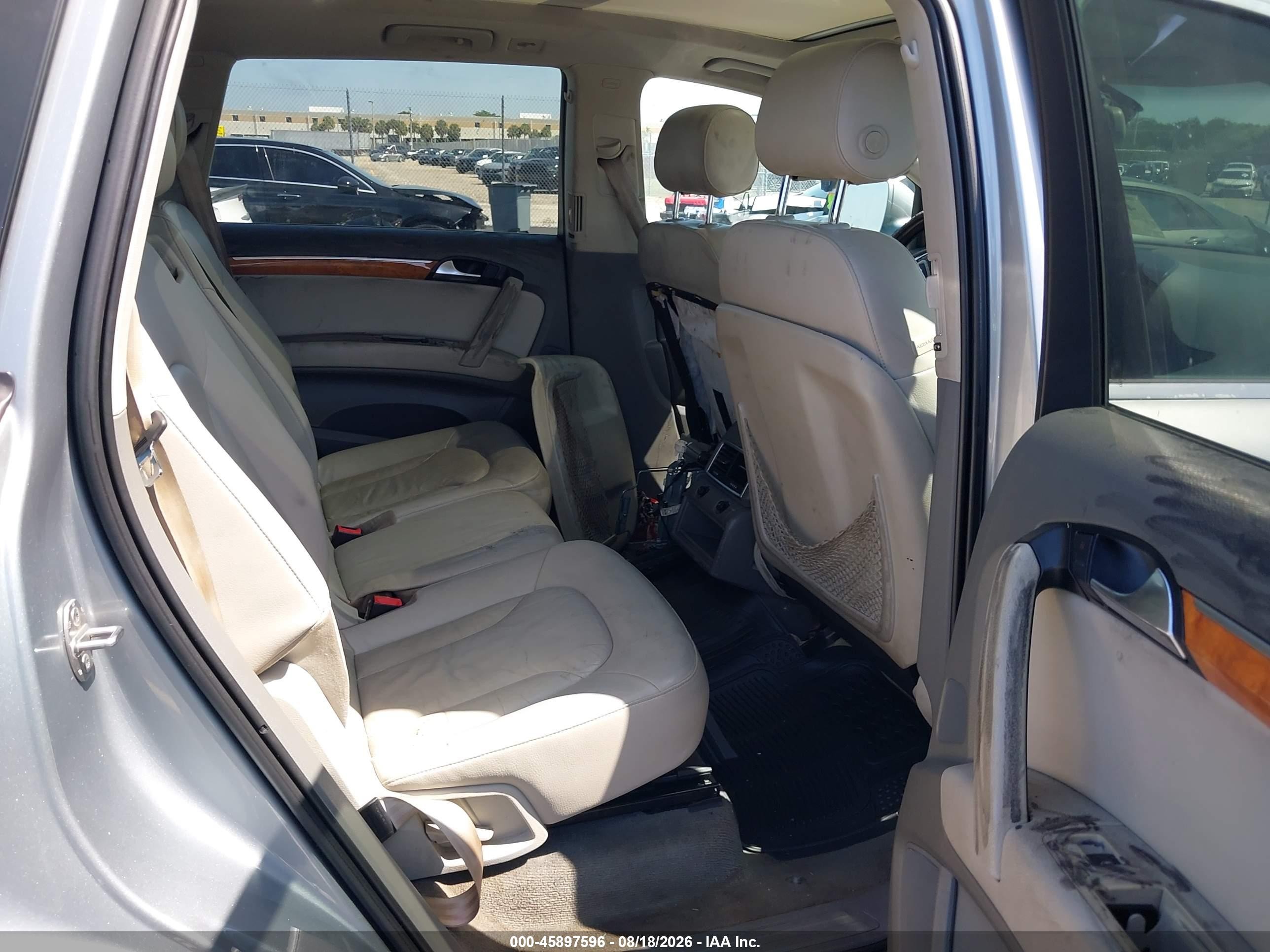 2009 Audi Q7 3.6 5 Passenger/3.6 Premium Silver vin: WA1AY74L19D023653