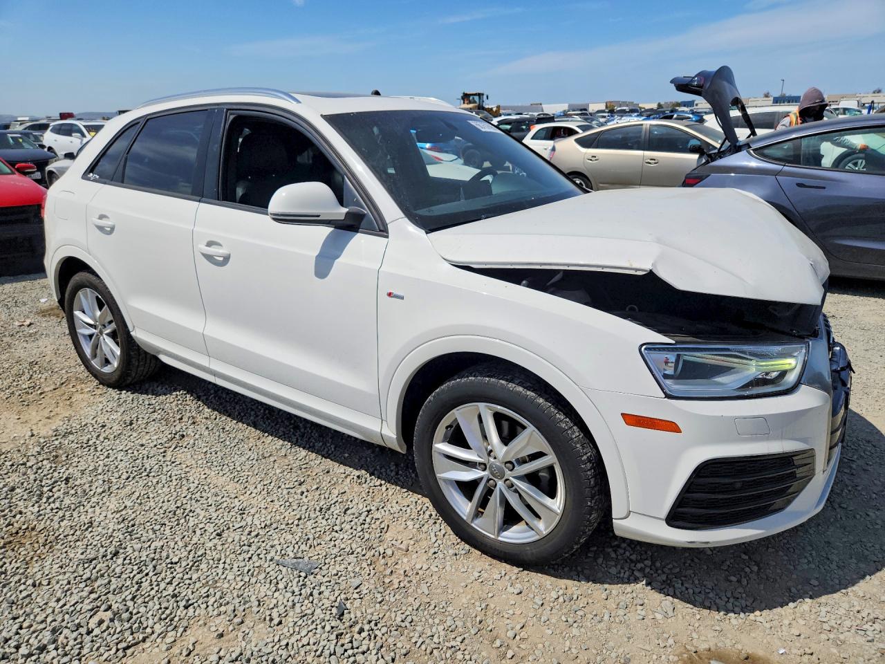 2018 Audi Q3 Premium Белый vin: WA1BCCFS4JR027753