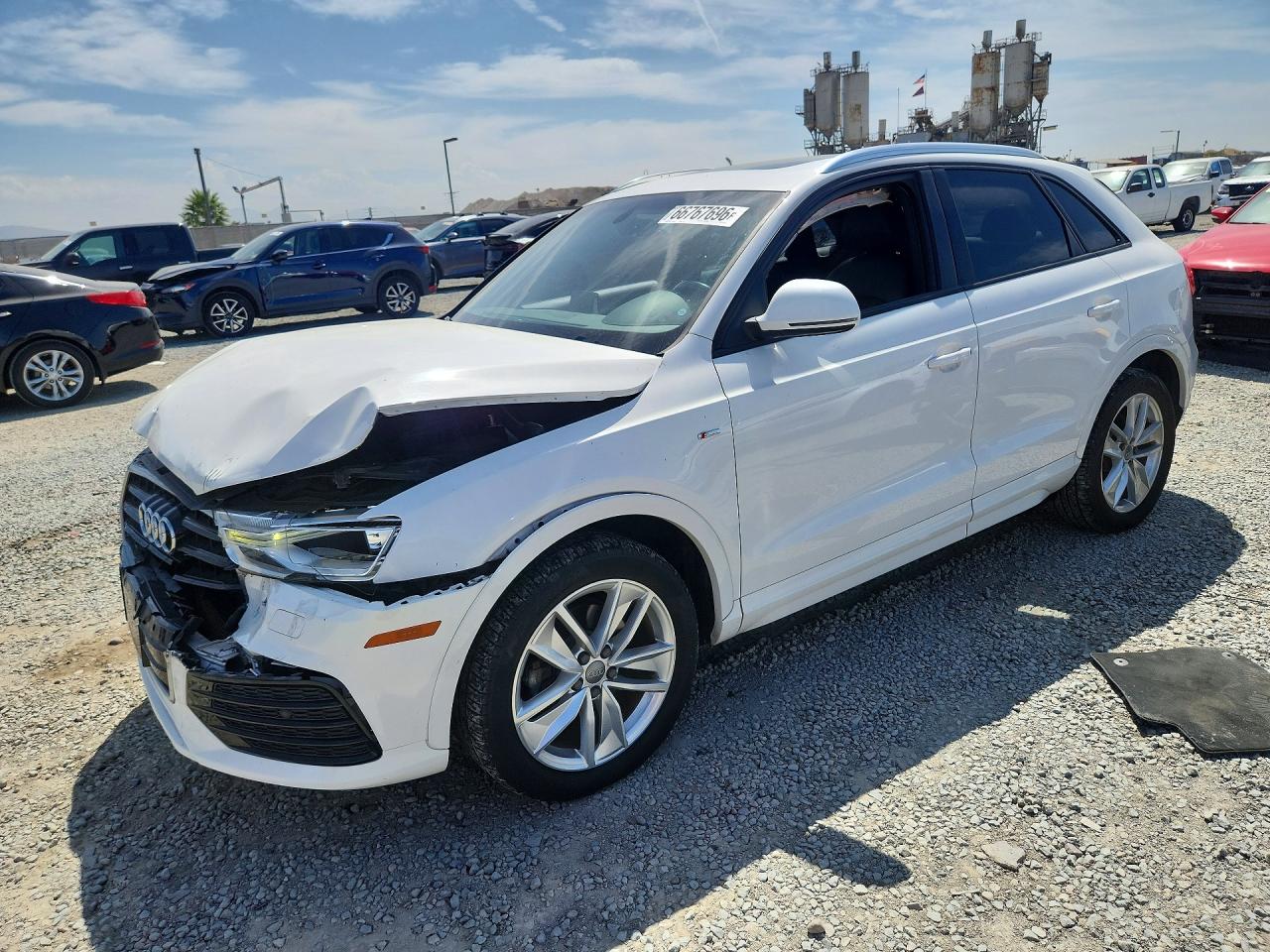 2018 Audi Q3 Premium Белый vin: WA1BCCFS4JR027753