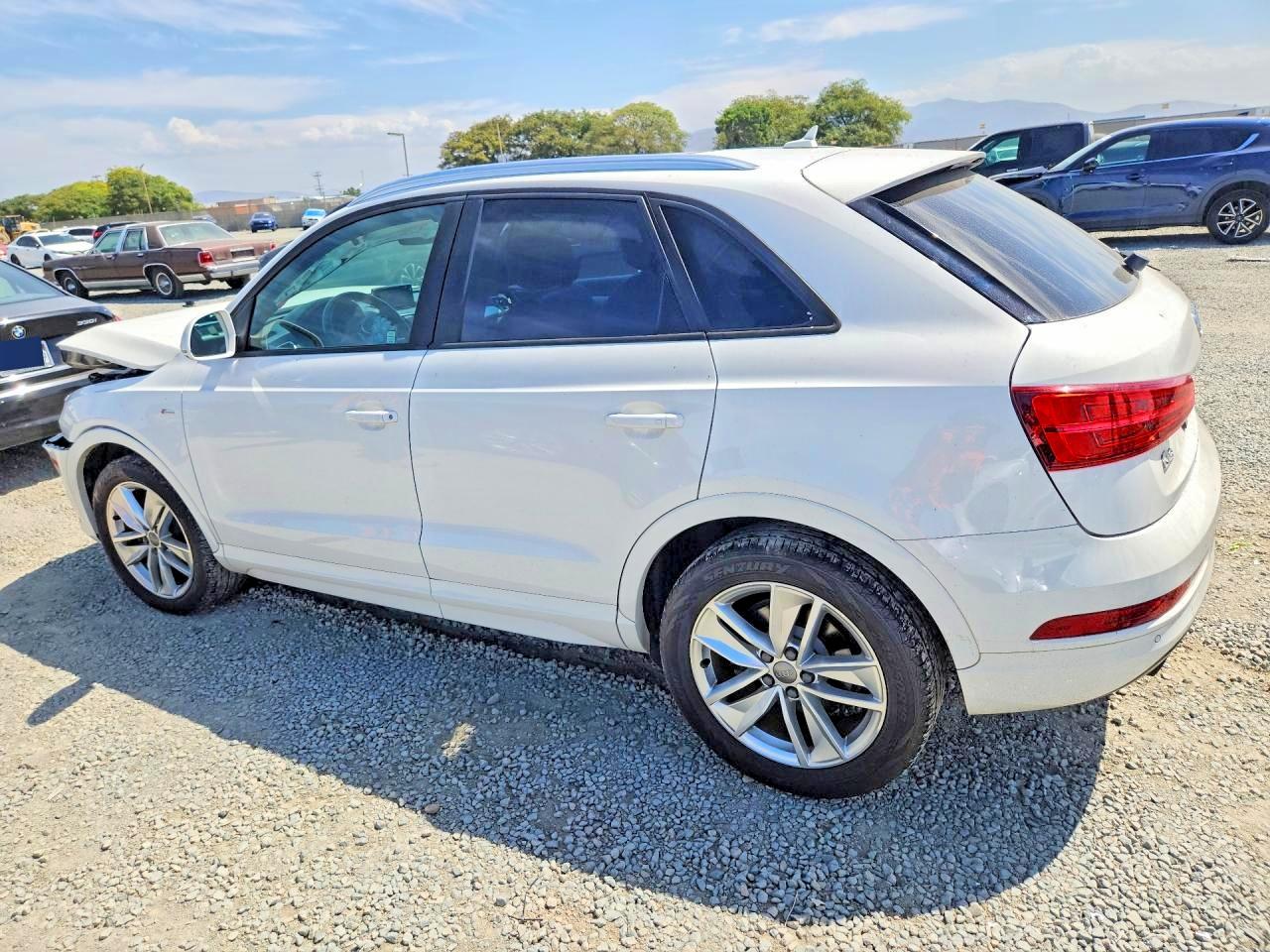 2018 Audi Q3 Premium Белый vin: WA1BCCFS4JR027753