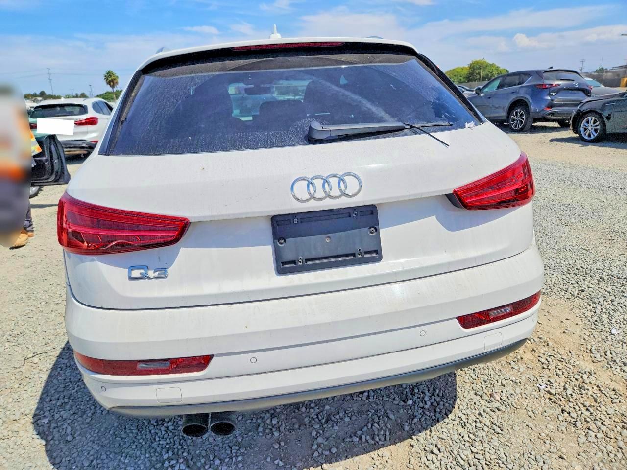 2018 Audi Q3 Premium Белый vin: WA1BCCFS4JR027753