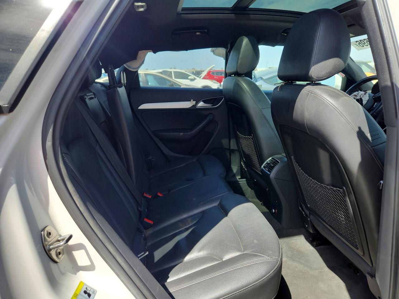 2018 Audi Q3 Premium Белый vin: WA1BCCFS4JR027753