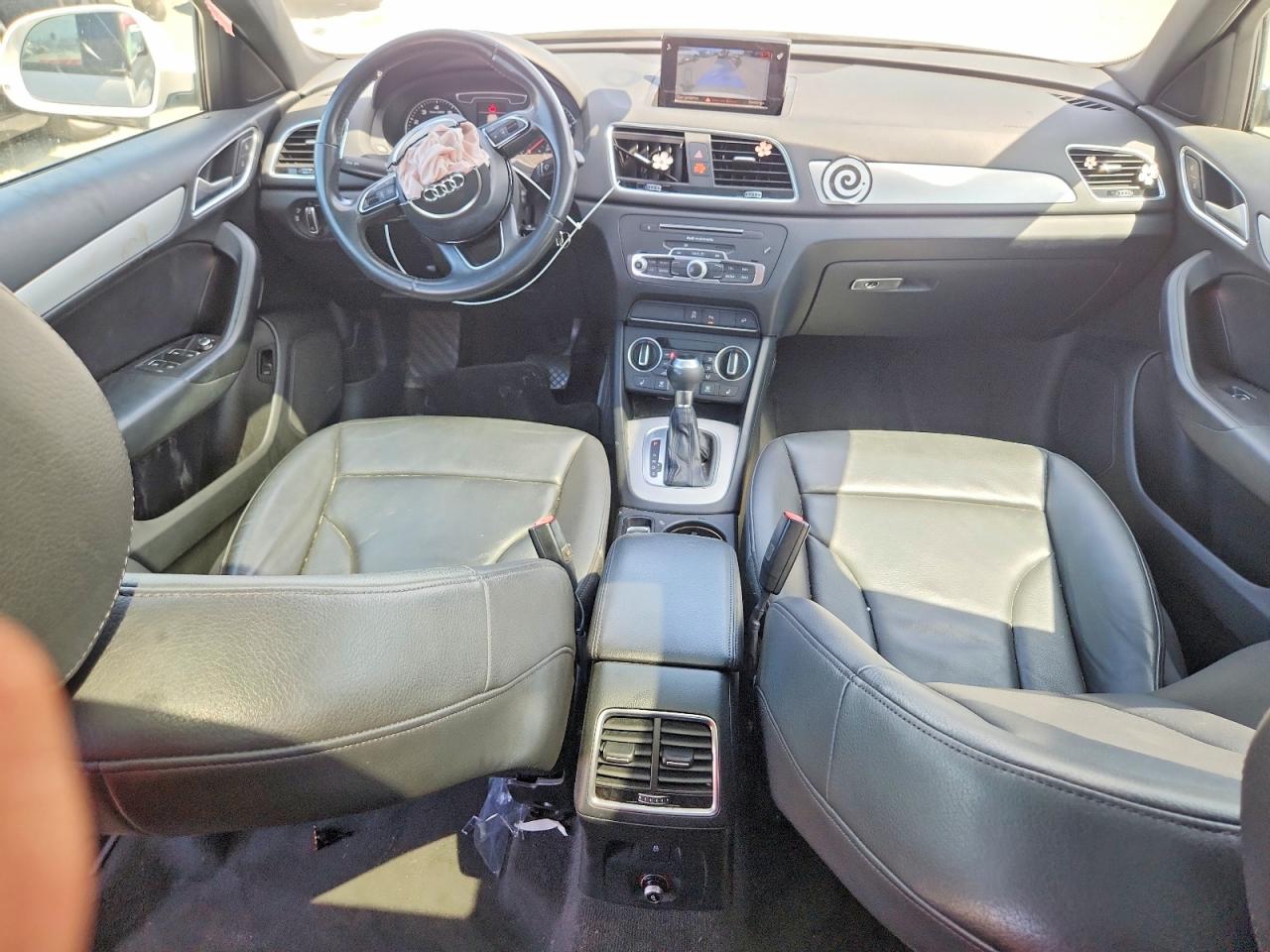 2018 Audi Q3 Premium Белый vin: WA1BCCFS4JR027753