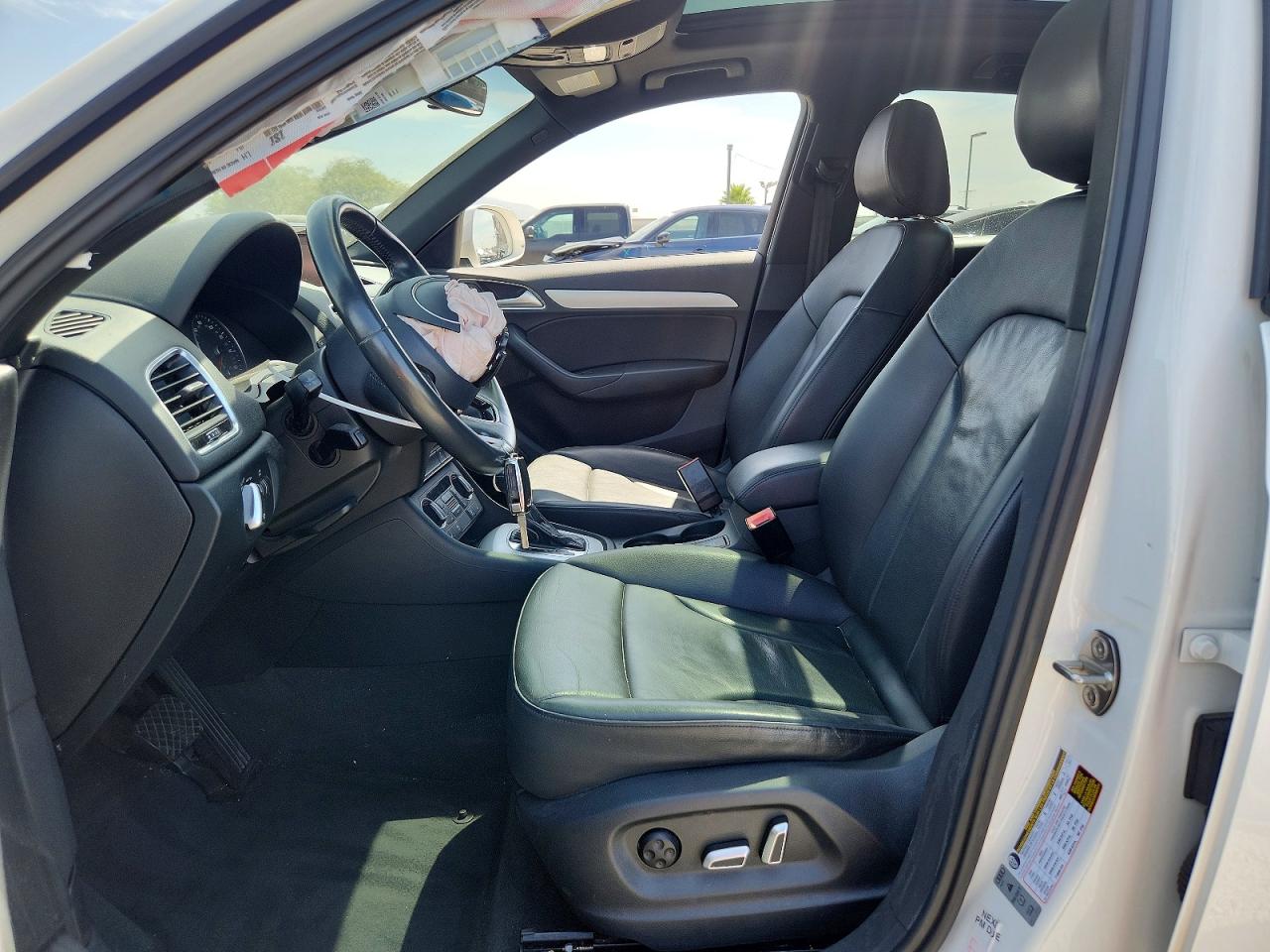 2018 Audi Q3 Premium Белый vin: WA1BCCFS4JR027753