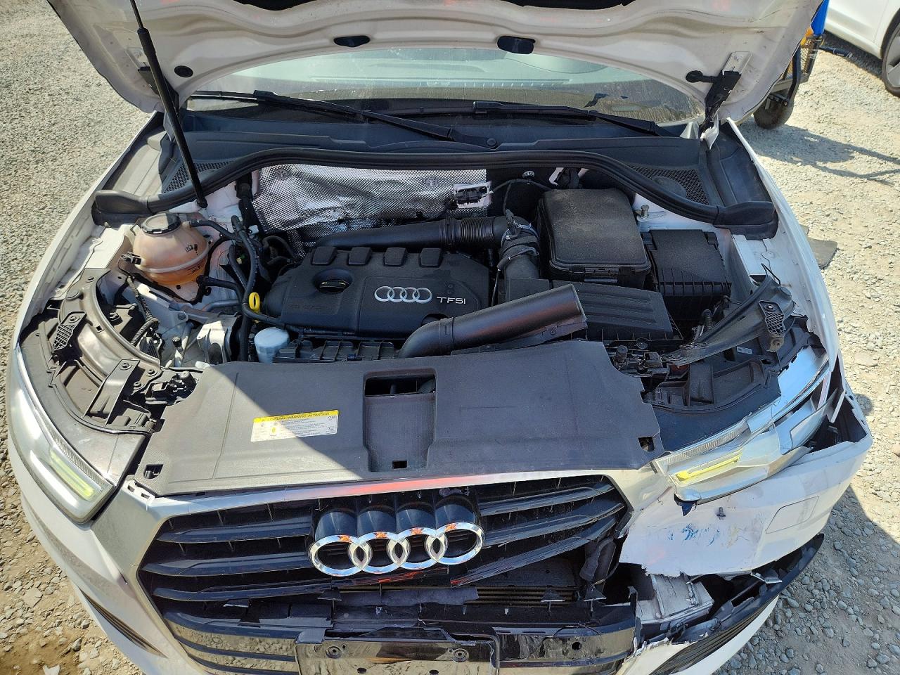 2018 Audi Q3 Premium Белый vin: WA1BCCFS4JR027753