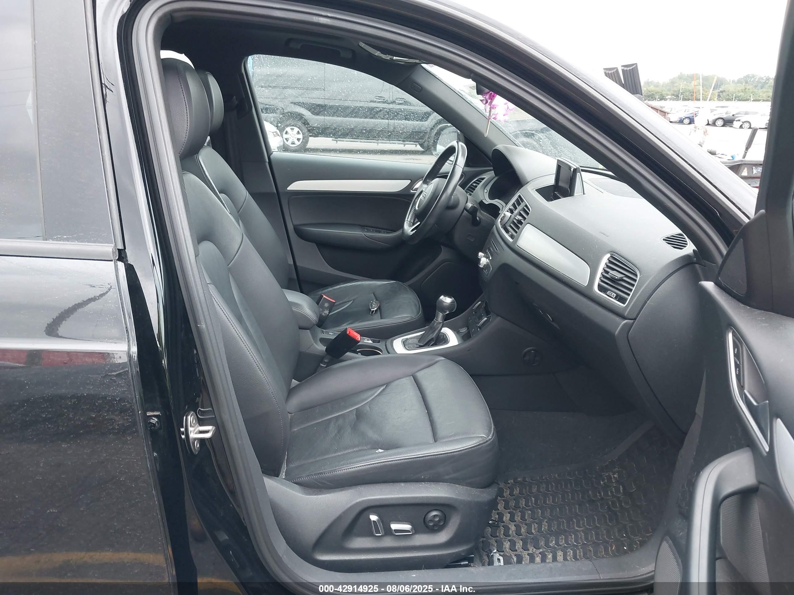 2018 Audi Q3 2.0t Premium/2.0t Sport Premium Black vin: WA1BCCFS7JR017718