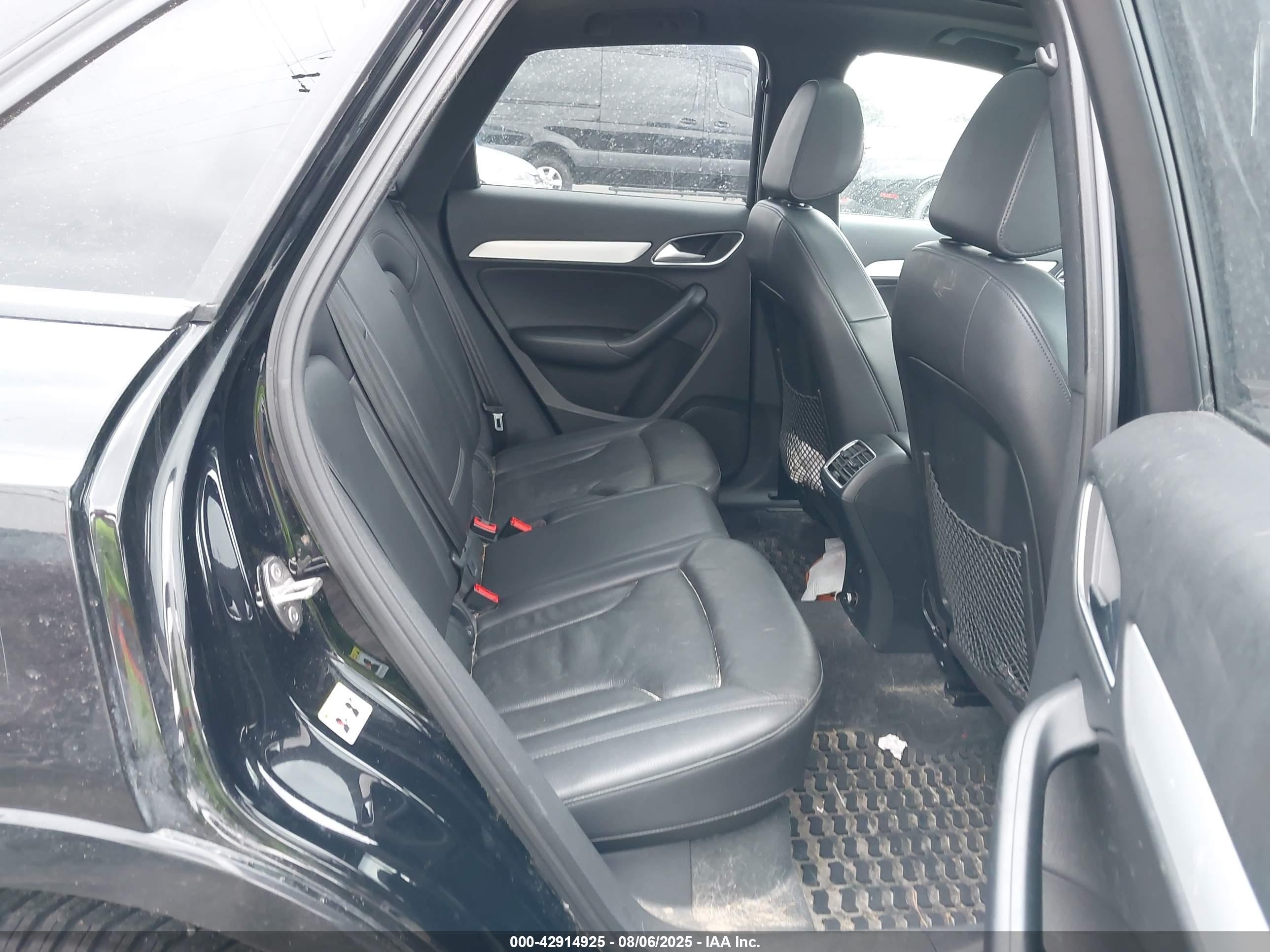2018 Audi Q3 2.0t Premium/2.0t Sport Premium Black vin: WA1BCCFS7JR017718