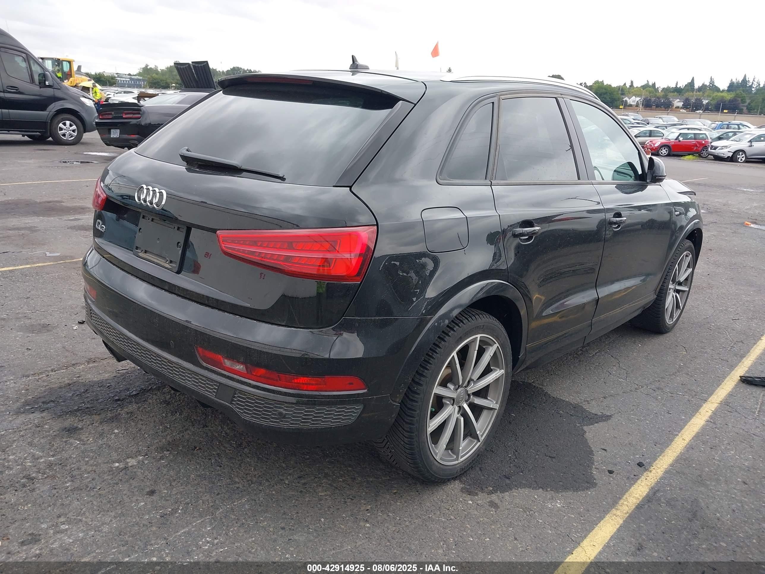 2018 Audi Q3 2.0t Premium/2.0t Sport Premium Black vin: WA1BCCFS7JR017718