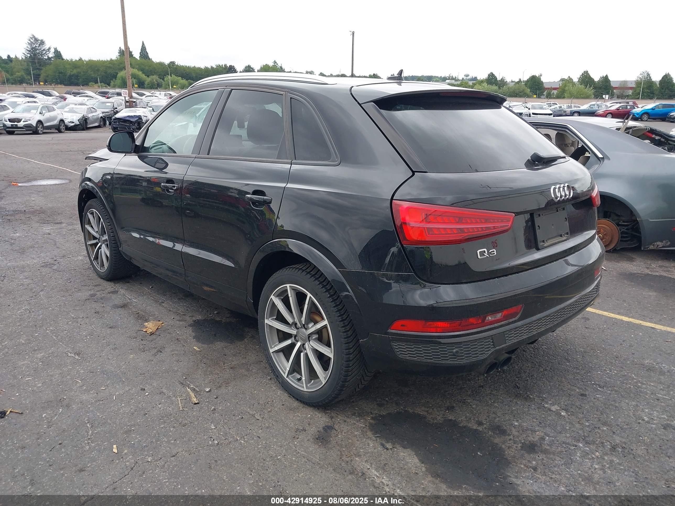 2018 Audi Q3 2.0t Premium/2.0t Sport Premium Black vin: WA1BCCFS7JR017718