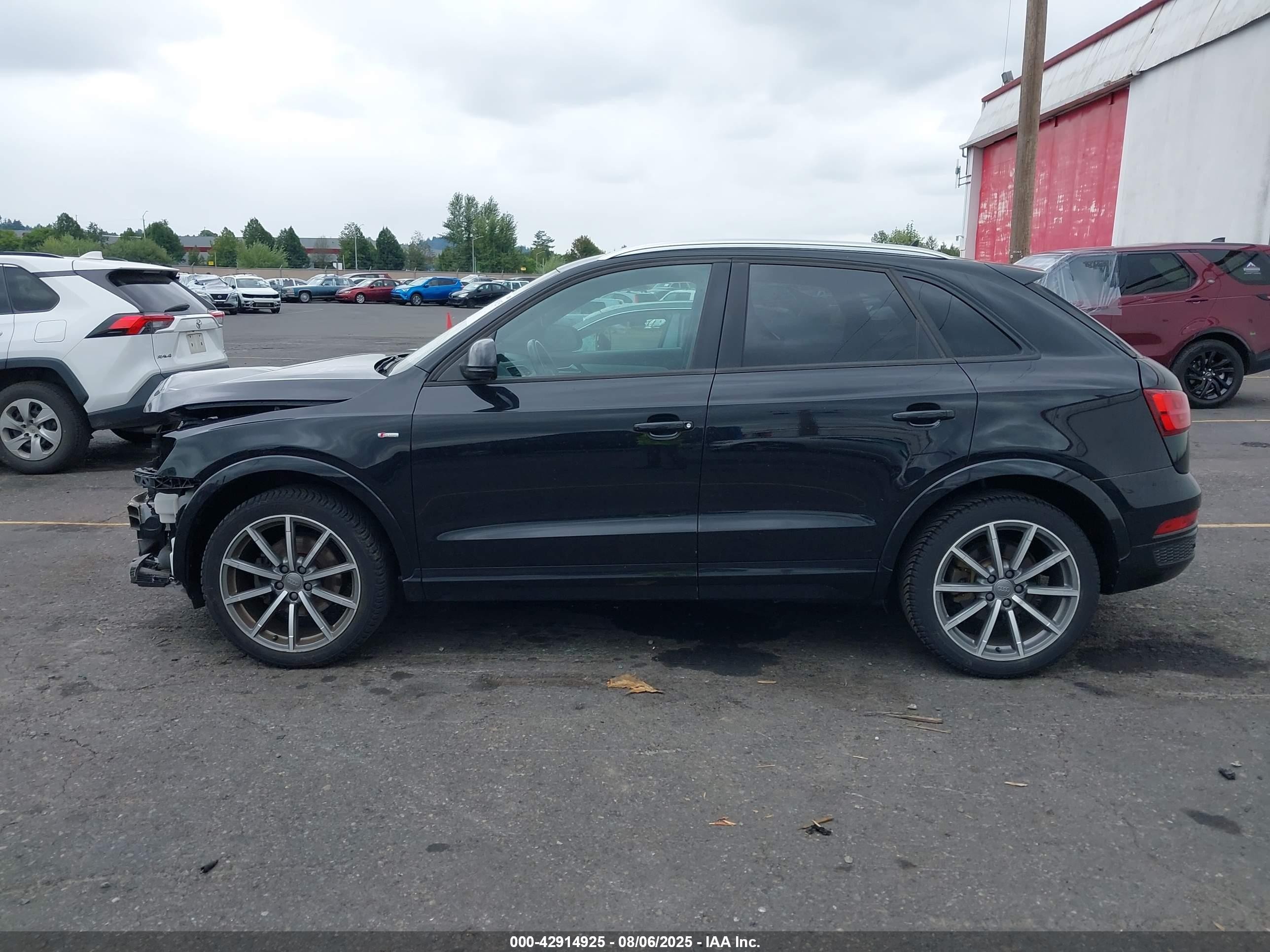 2018 Audi Q3 2.0t Premium/2.0t Sport Premium Black vin: WA1BCCFS7JR017718