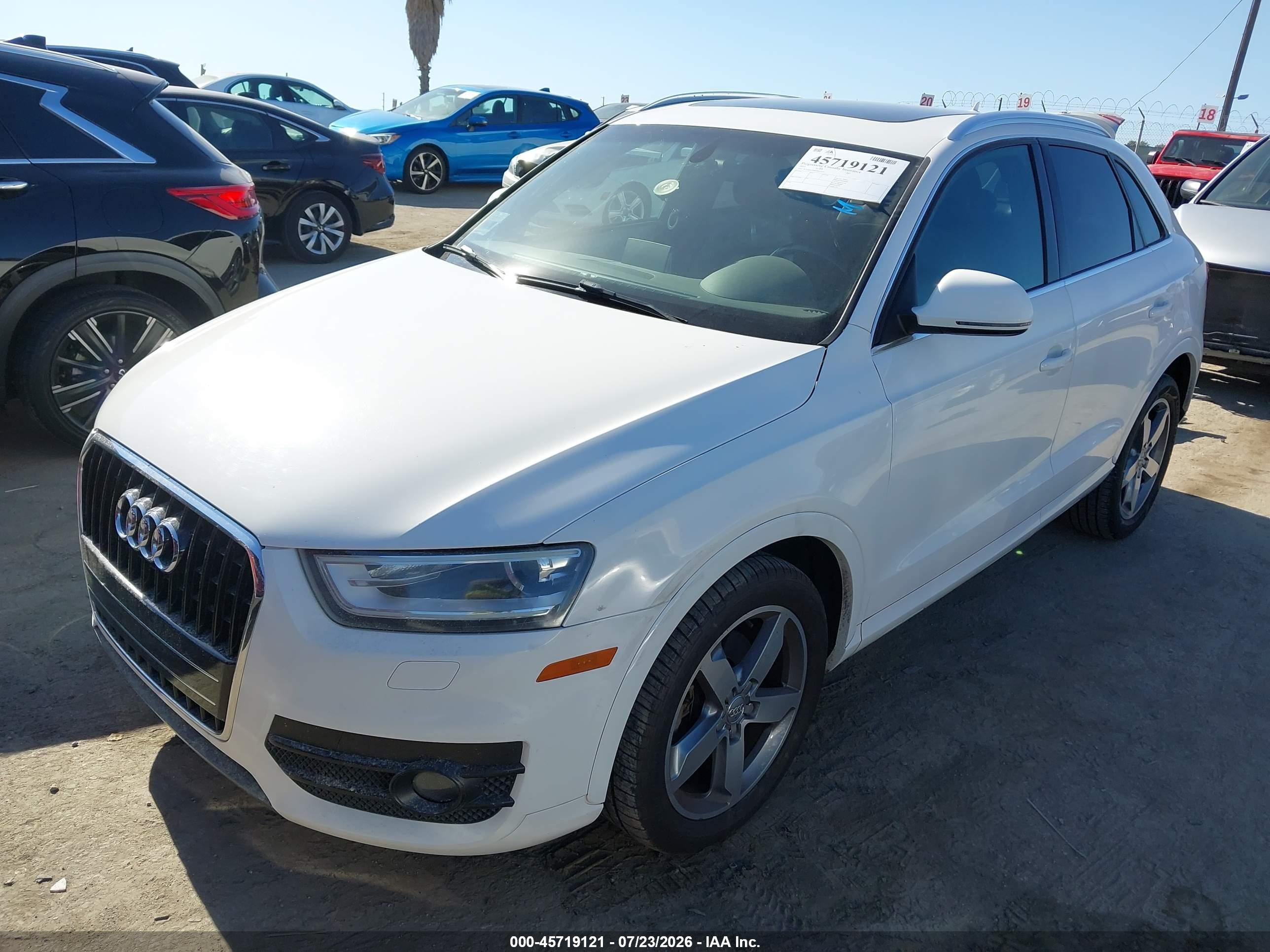 2015 Audi Q3 2.0t Premium Plus White vin: WA1BFCFS0FR013475