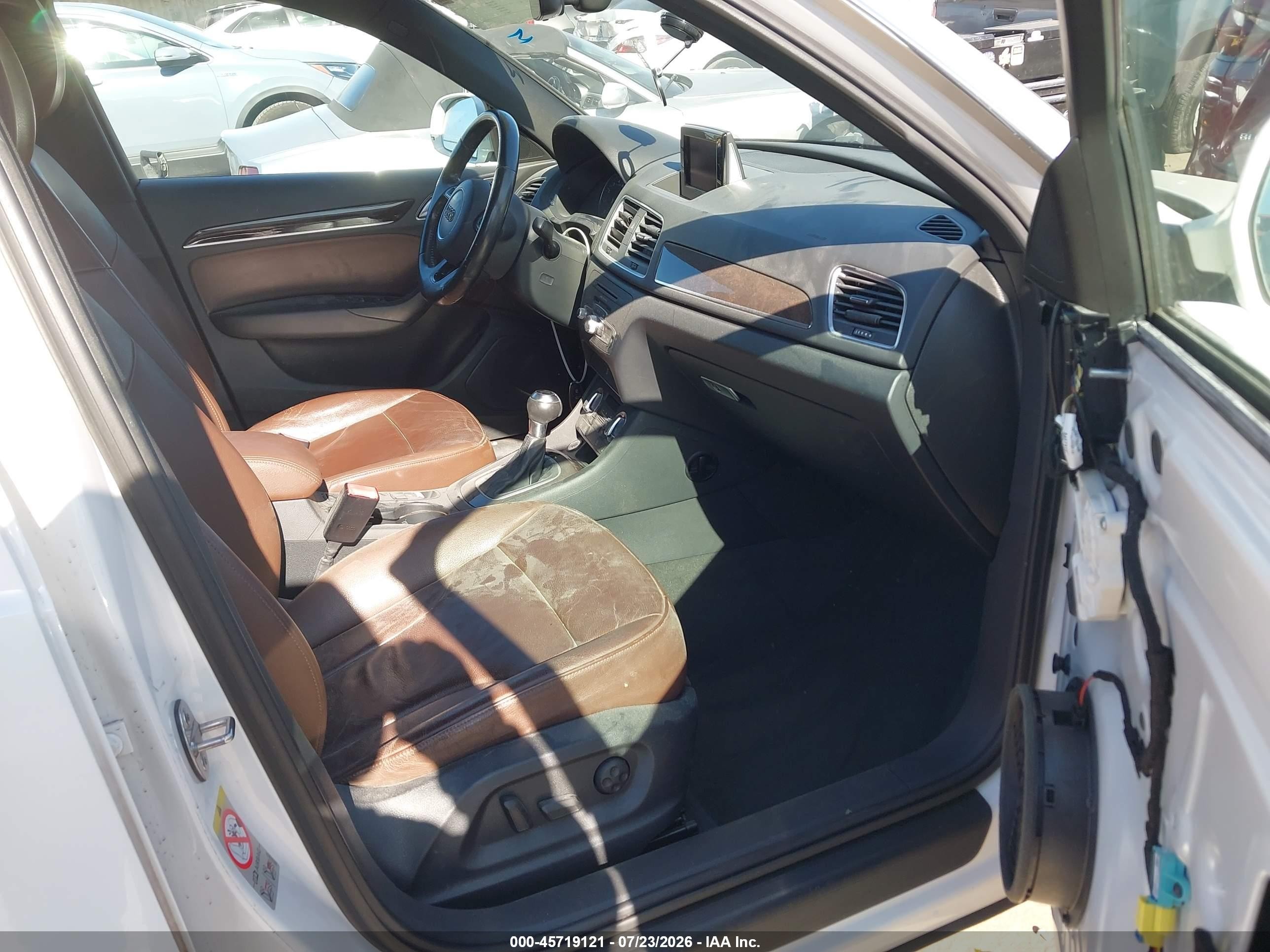 2015 Audi Q3 2.0t Premium Plus White vin: WA1BFCFS0FR013475