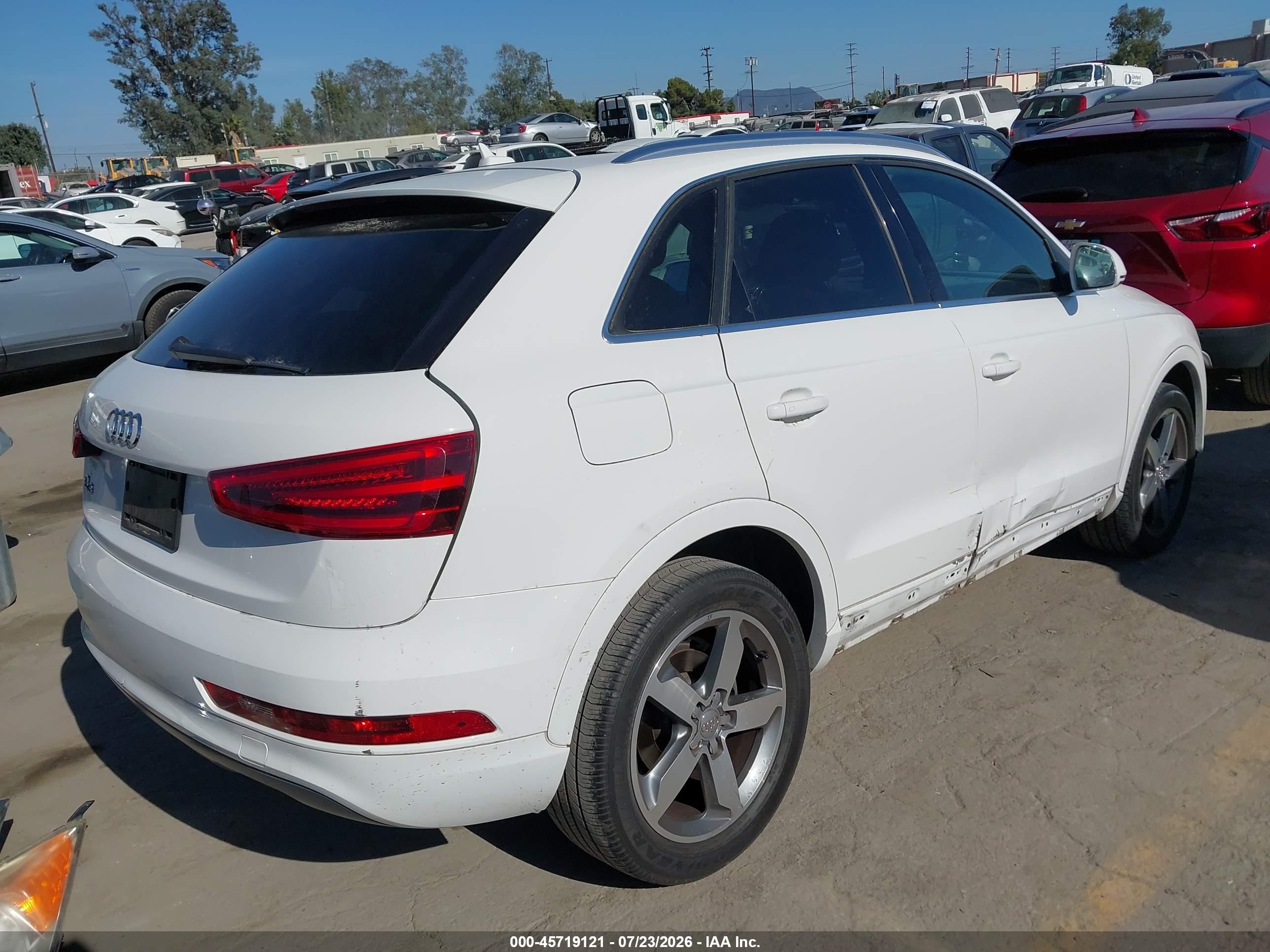 2015 Audi Q3 2.0t Premium Plus White vin: WA1BFCFS0FR013475