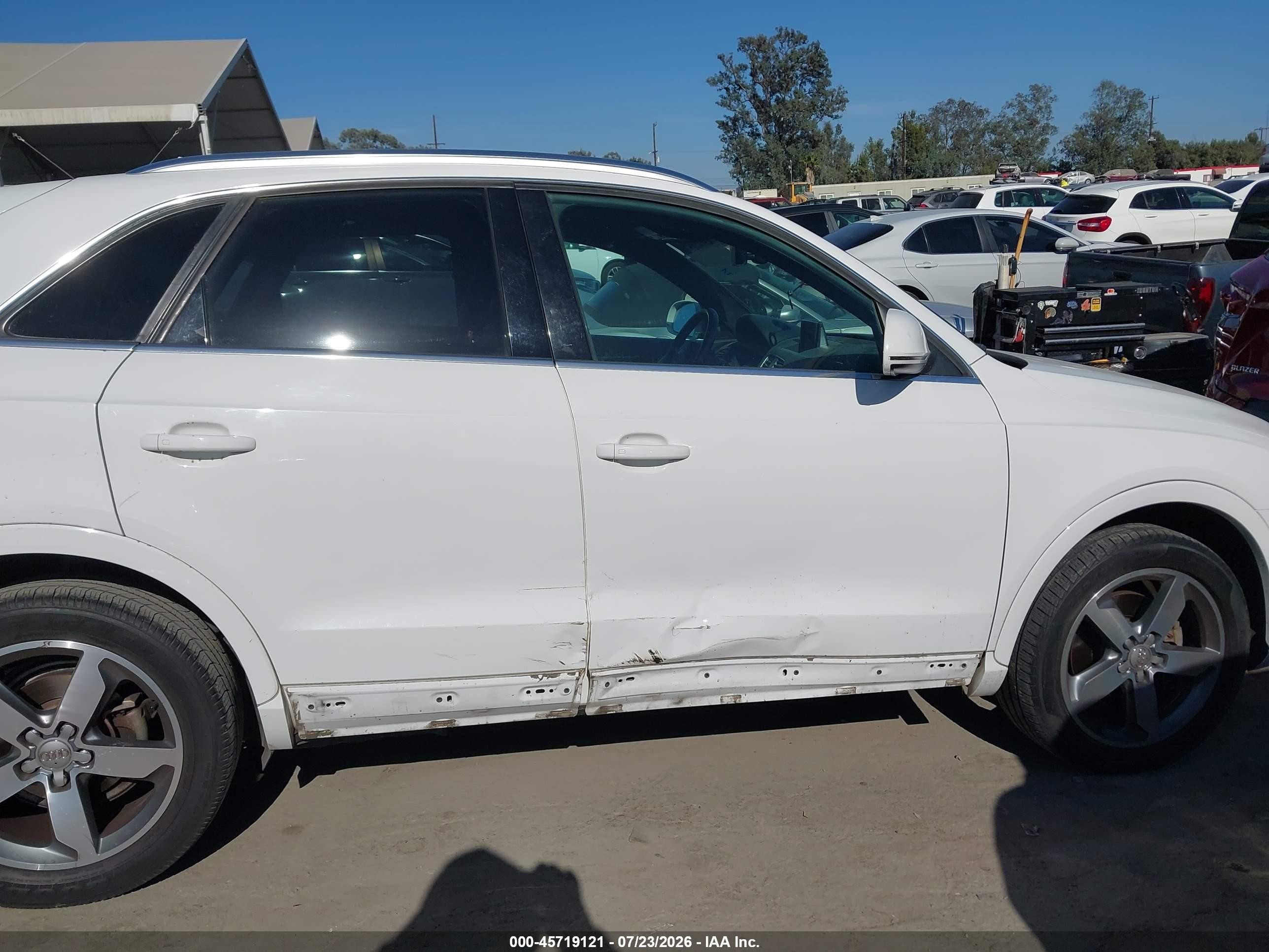 2015 Audi Q3 2.0t Premium Plus White vin: WA1BFCFS0FR013475