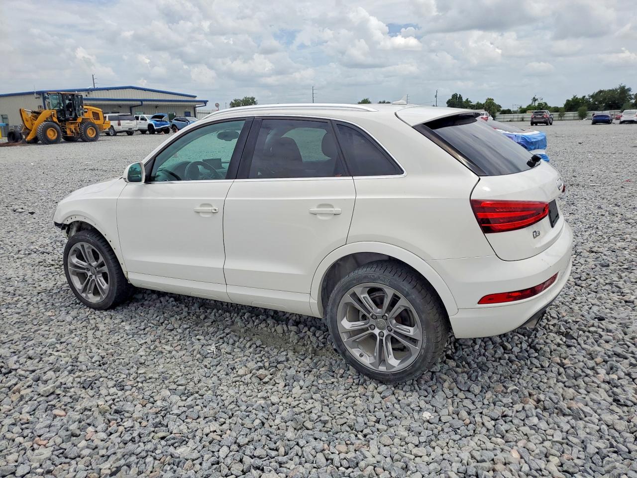 2015 Audi Q3 Premium Plus Белый vin: WA1BFCFS2FR000386