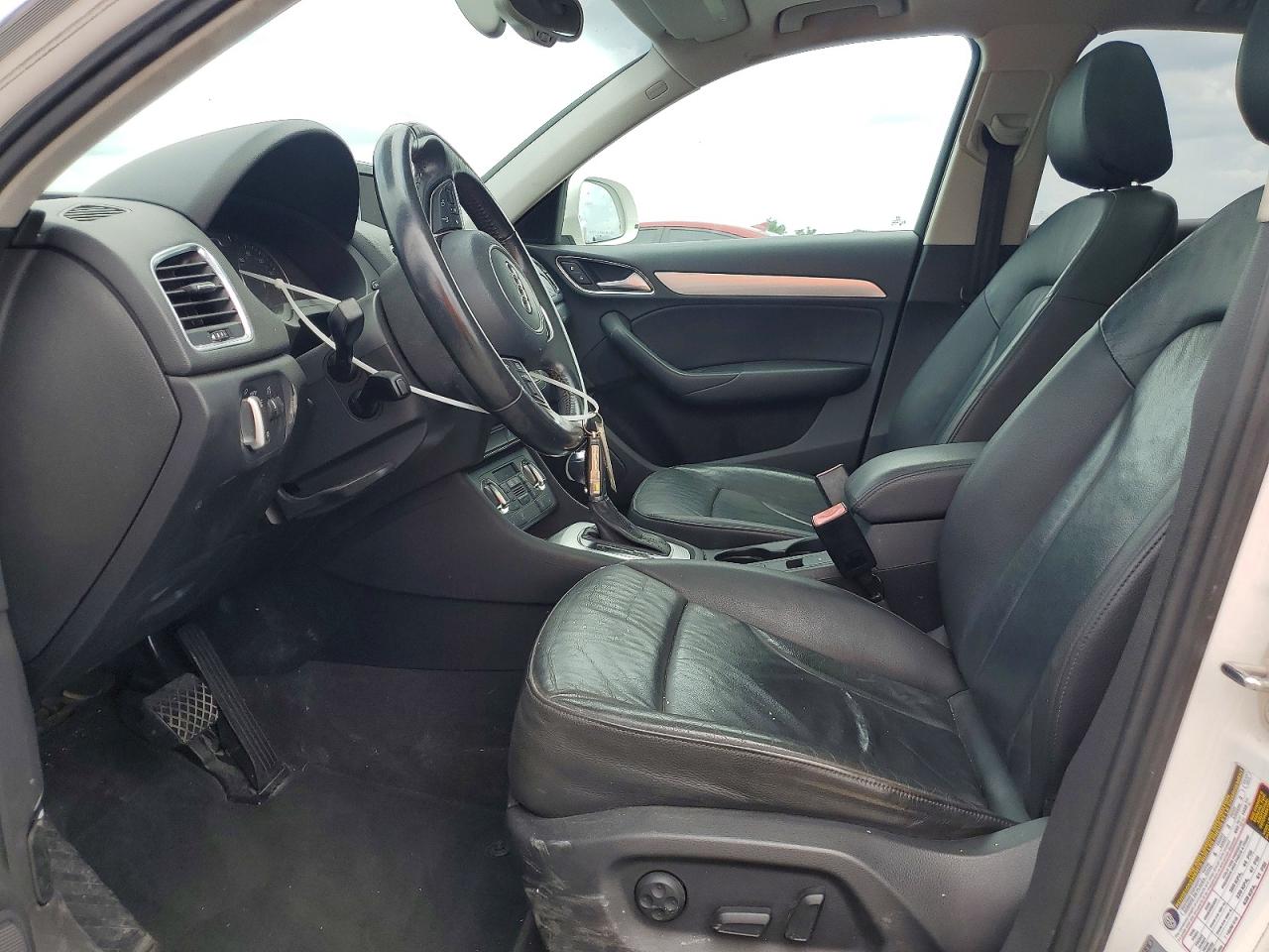 2015 Audi Q3 Premium Plus Белый vin: WA1BFCFS2FR000386
